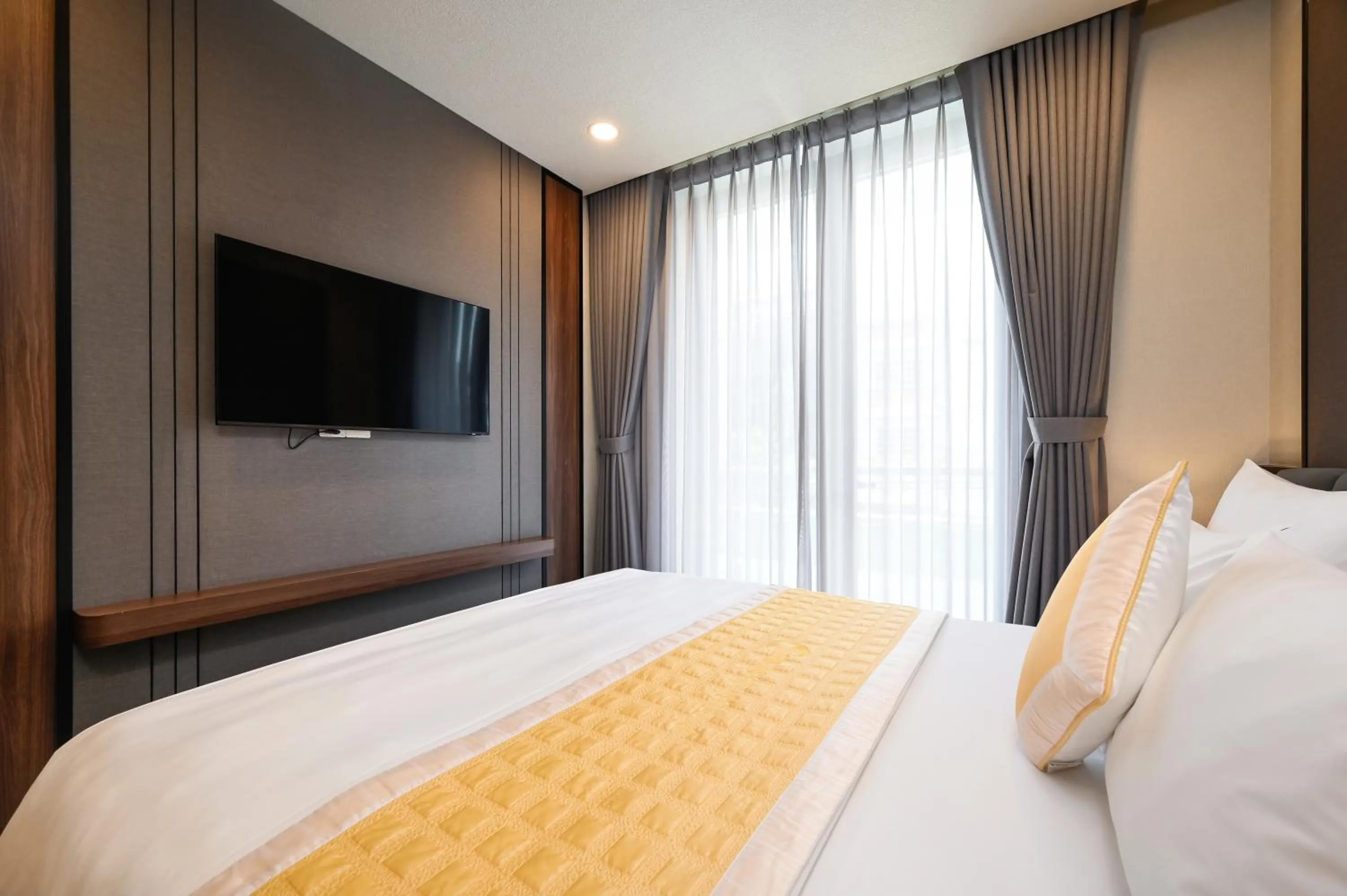 Bed in The Moon 2 Hotel