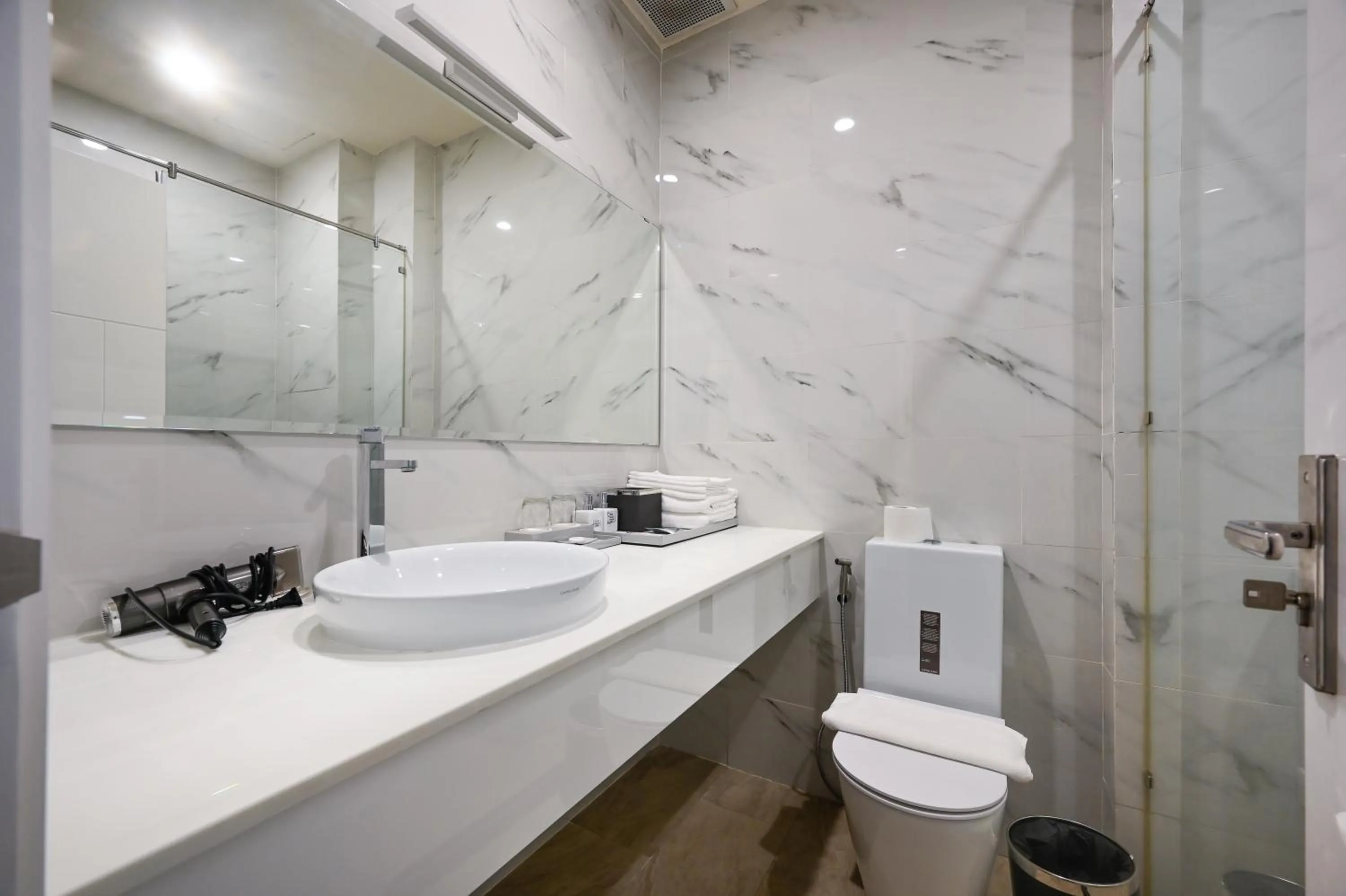 Shower in The Moon 2 Hotel