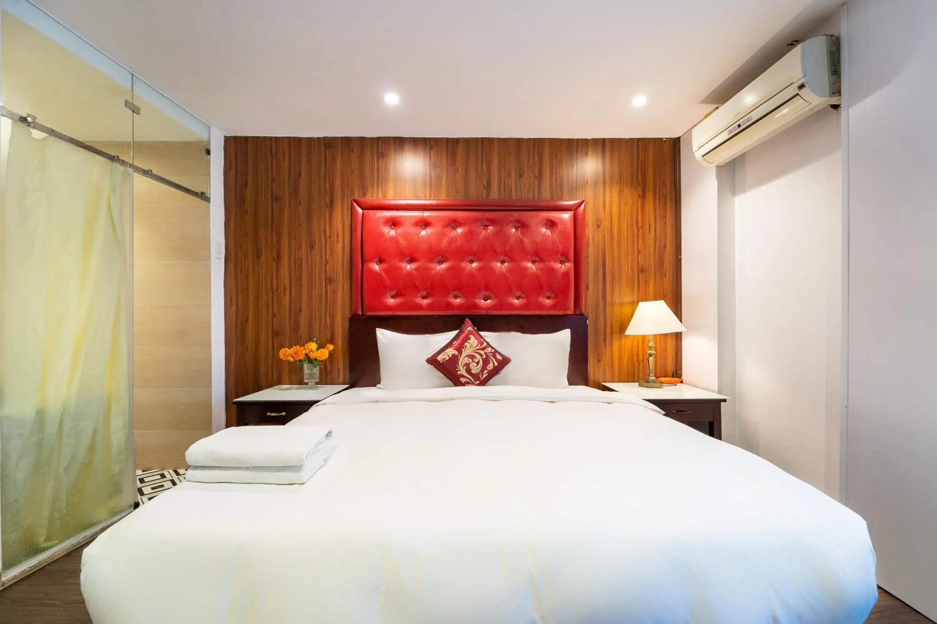 Photo of the whole room, Bed in Ha Noi Memory Central Hotel And Spa