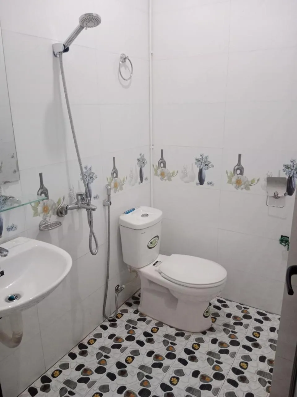 Shower in Ha Giang Yolo House and Loop Tours