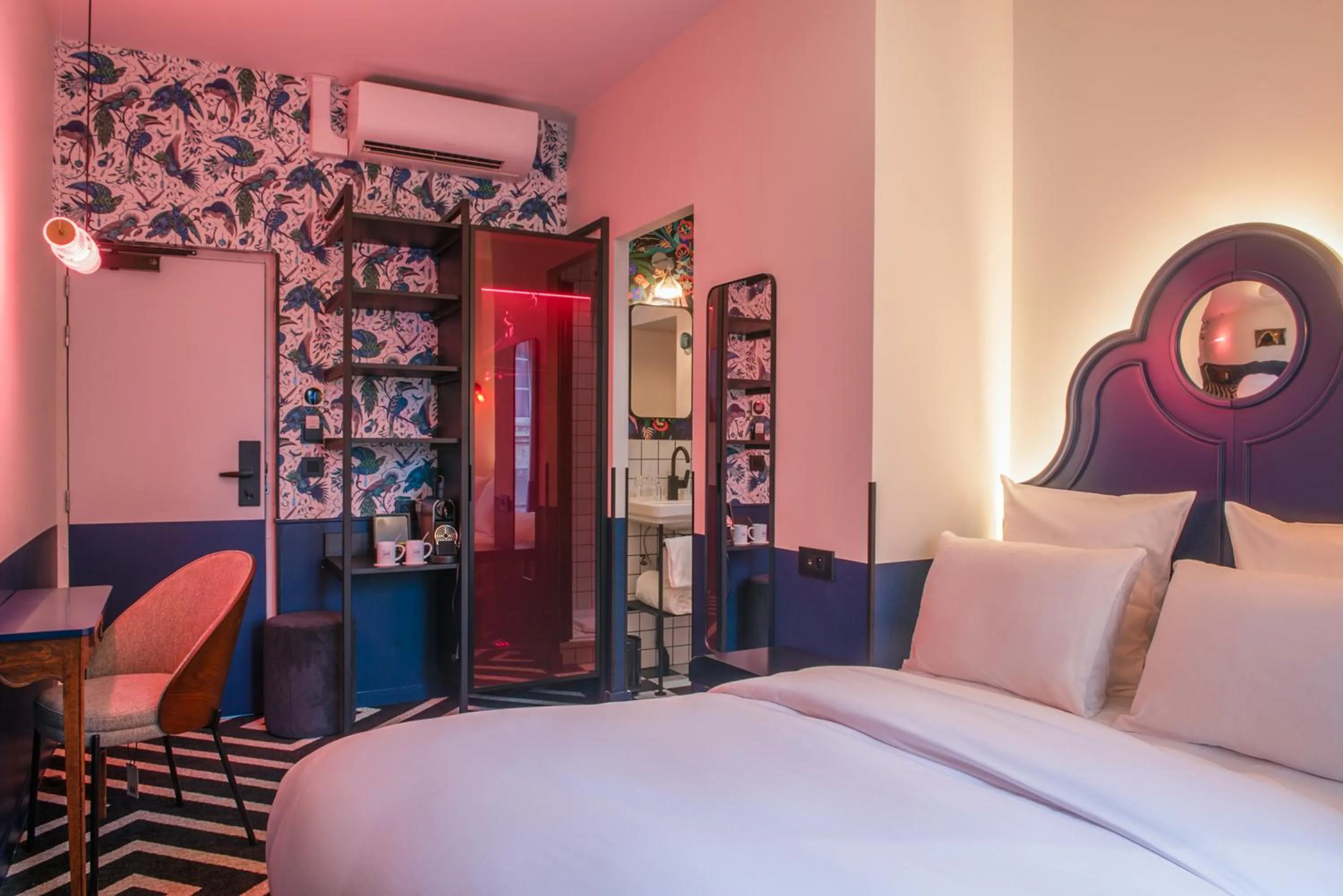 Photo of the whole room, Bed in LABE Hôtel Tours Centre Gare