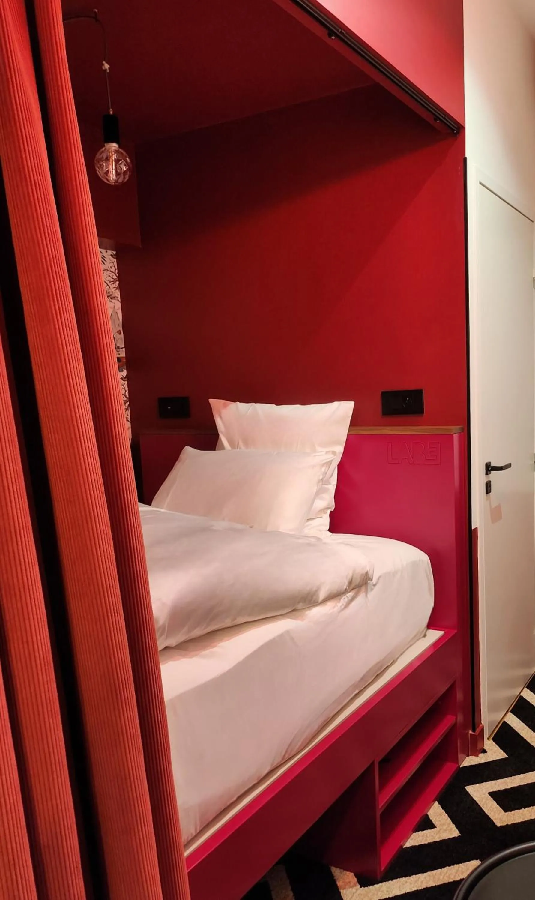 Bed in LABE Hôtel Tours Centre Gare