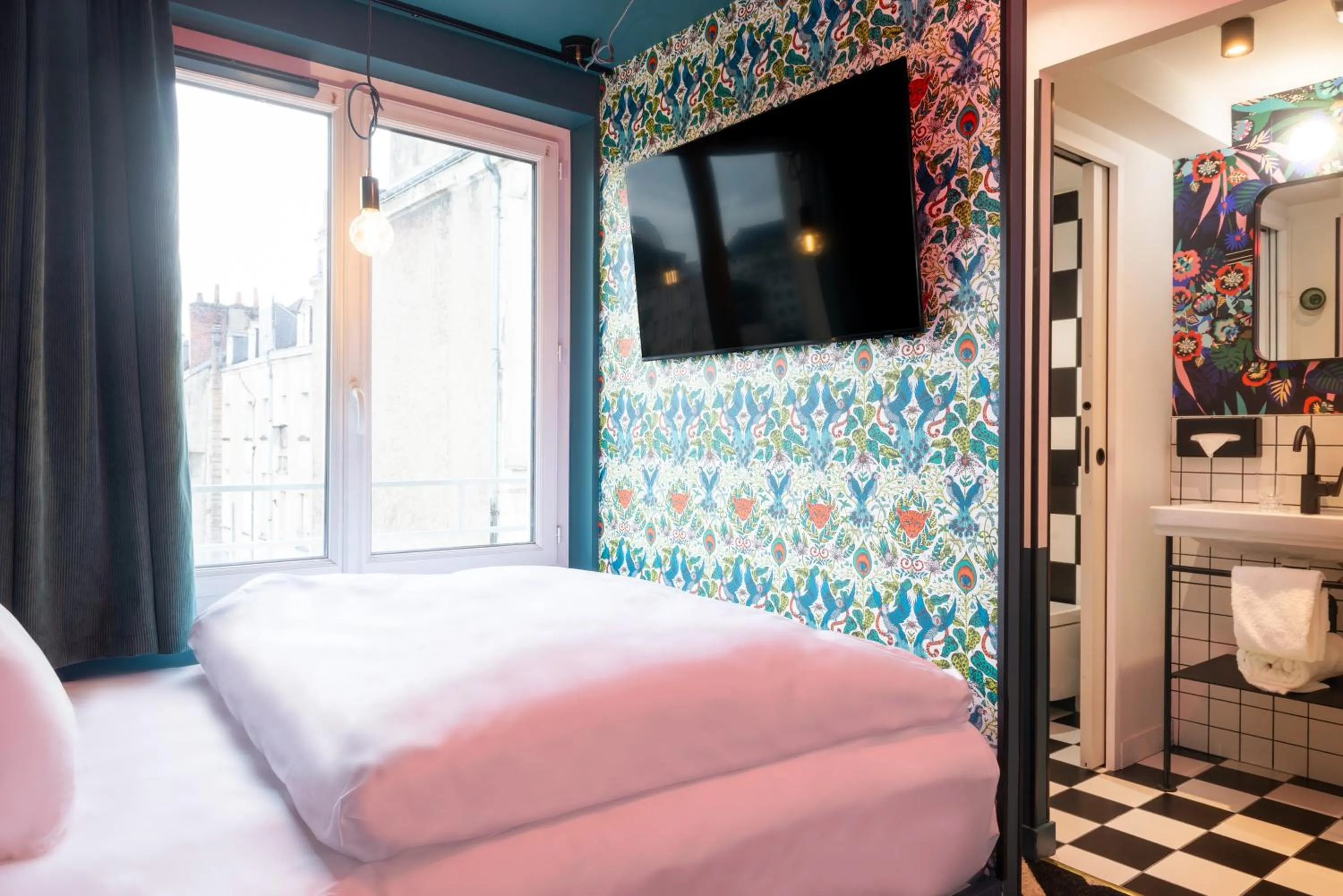 Bed in LABE Hôtel Tours Centre Gare