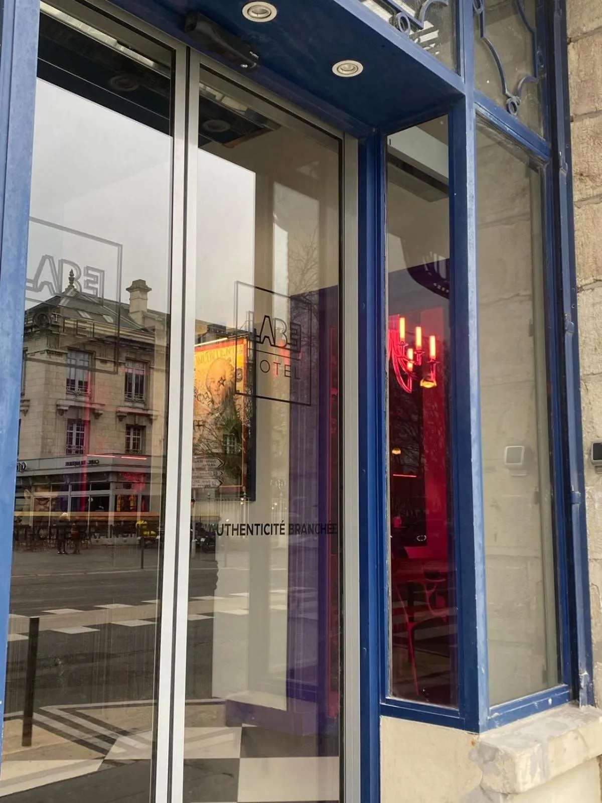 Property building in LABE Hôtel Tours Centre Gare