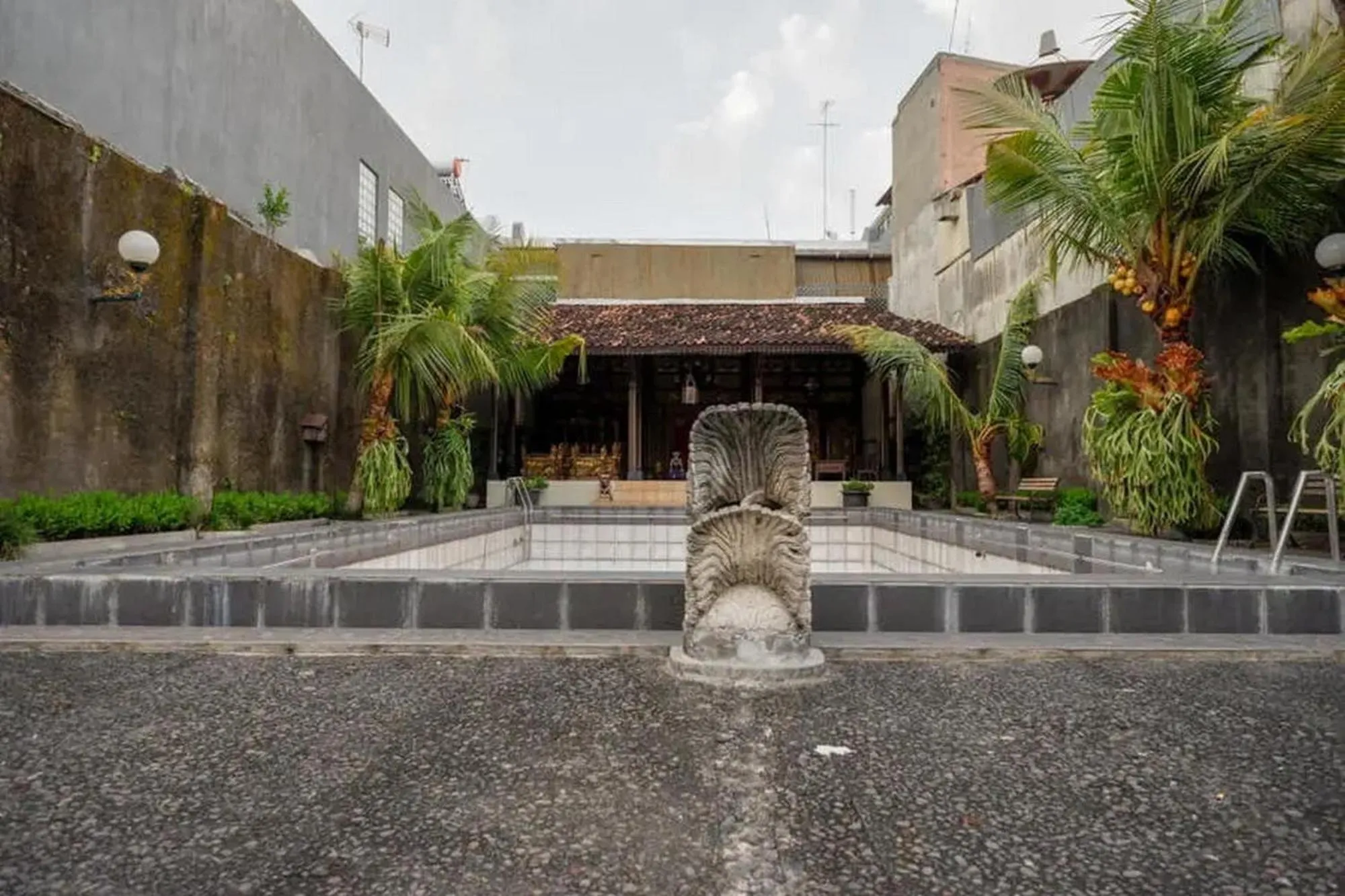 Property building in Cakra Homestay Solo Mitra RedDoorz