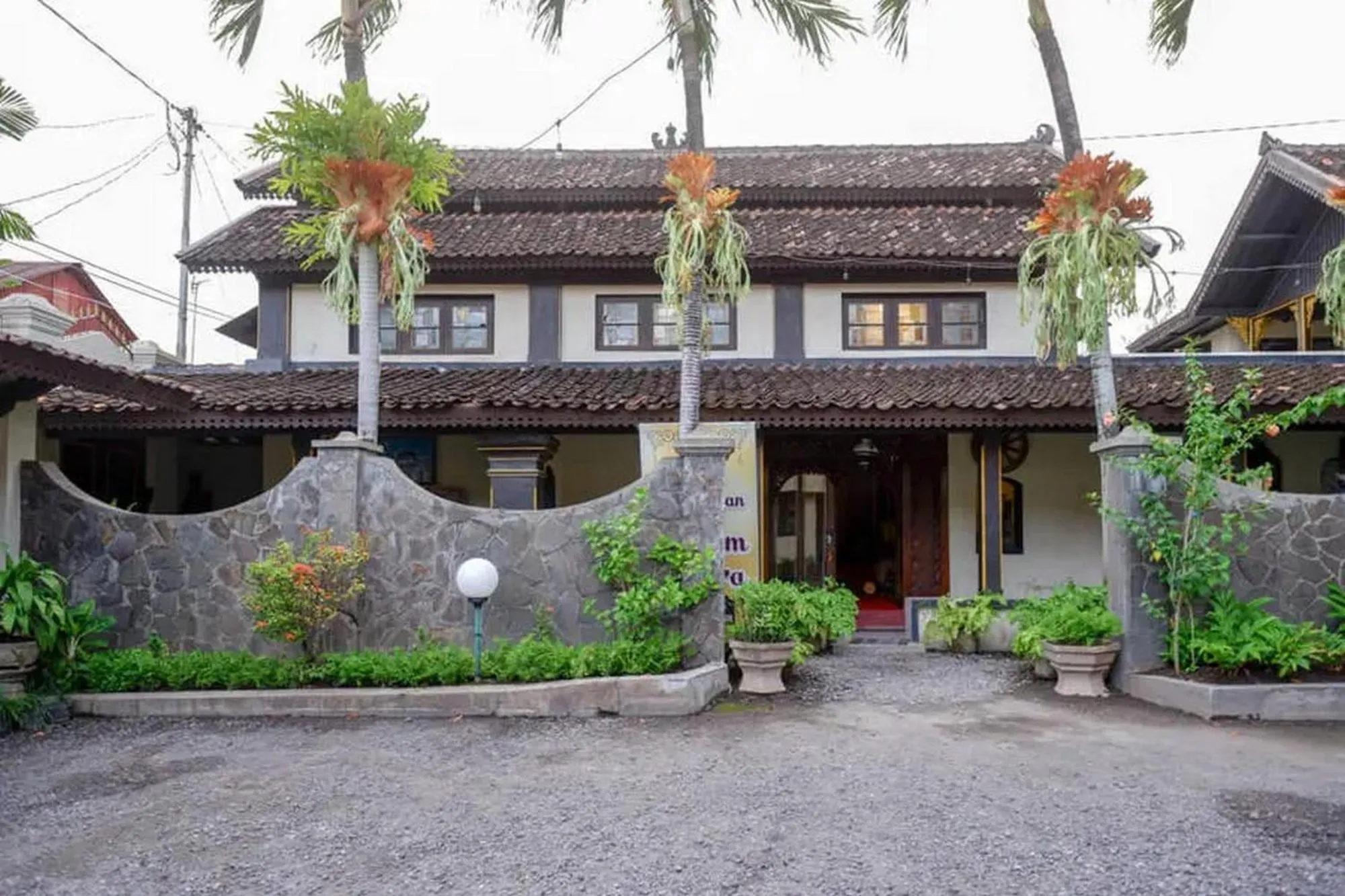 Property building in Cakra Homestay Solo Mitra RedDoorz