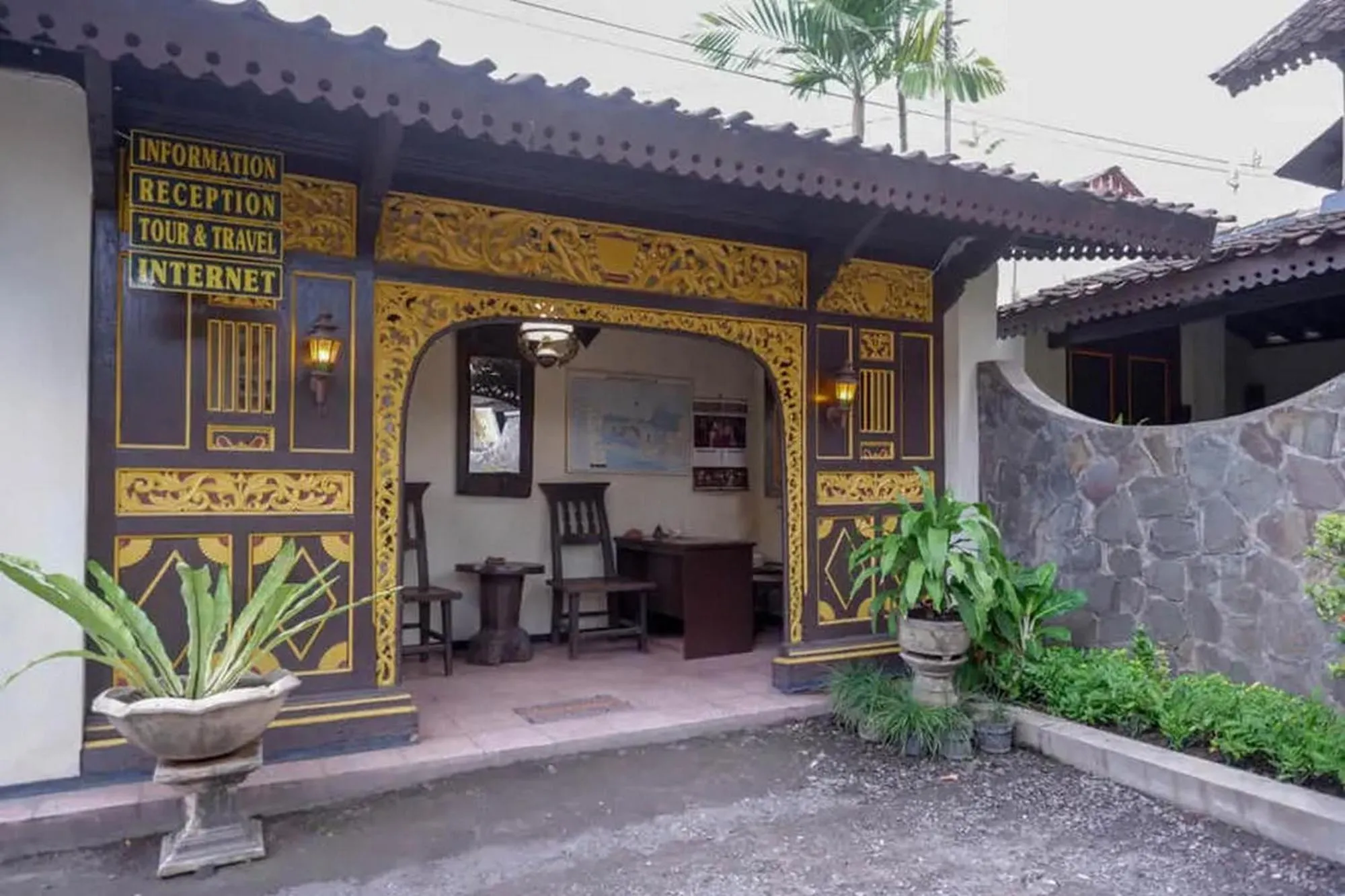 Property building in Cakra Homestay Solo Mitra RedDoorz