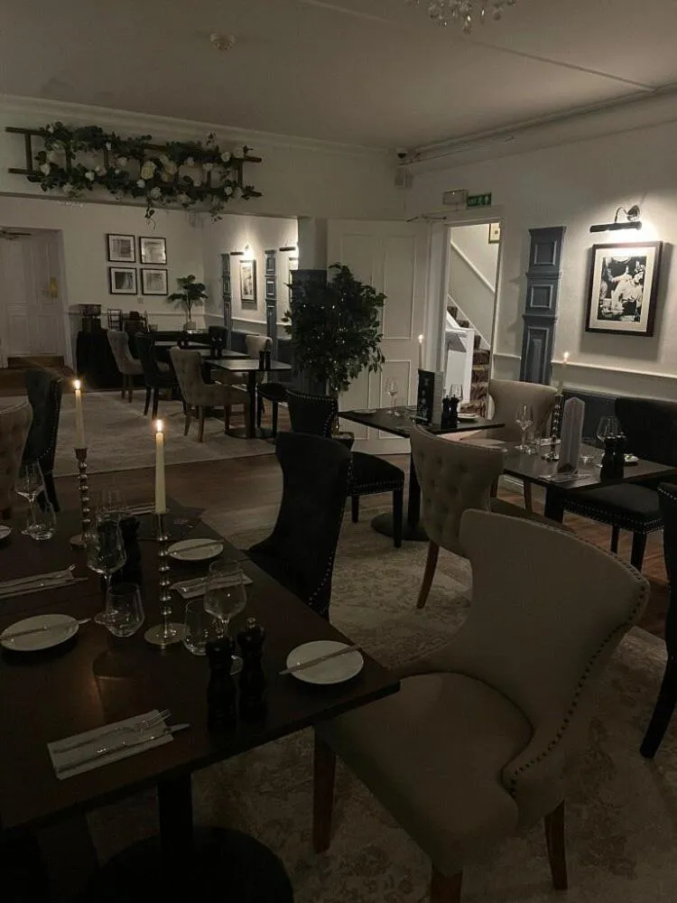 Restaurant/places to eat in Clarence Court Hotel