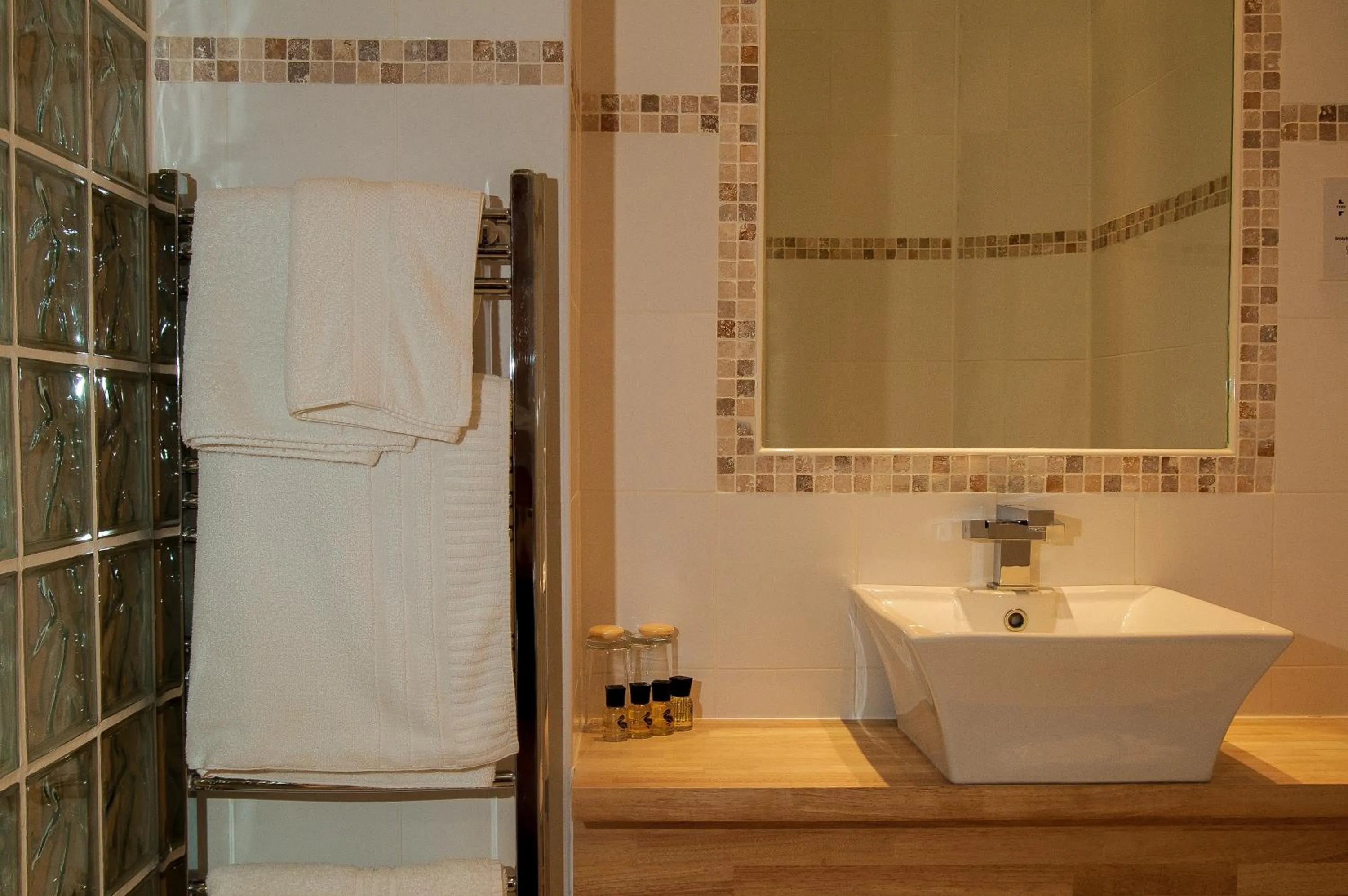 Bathroom in Clarence Court Hotel