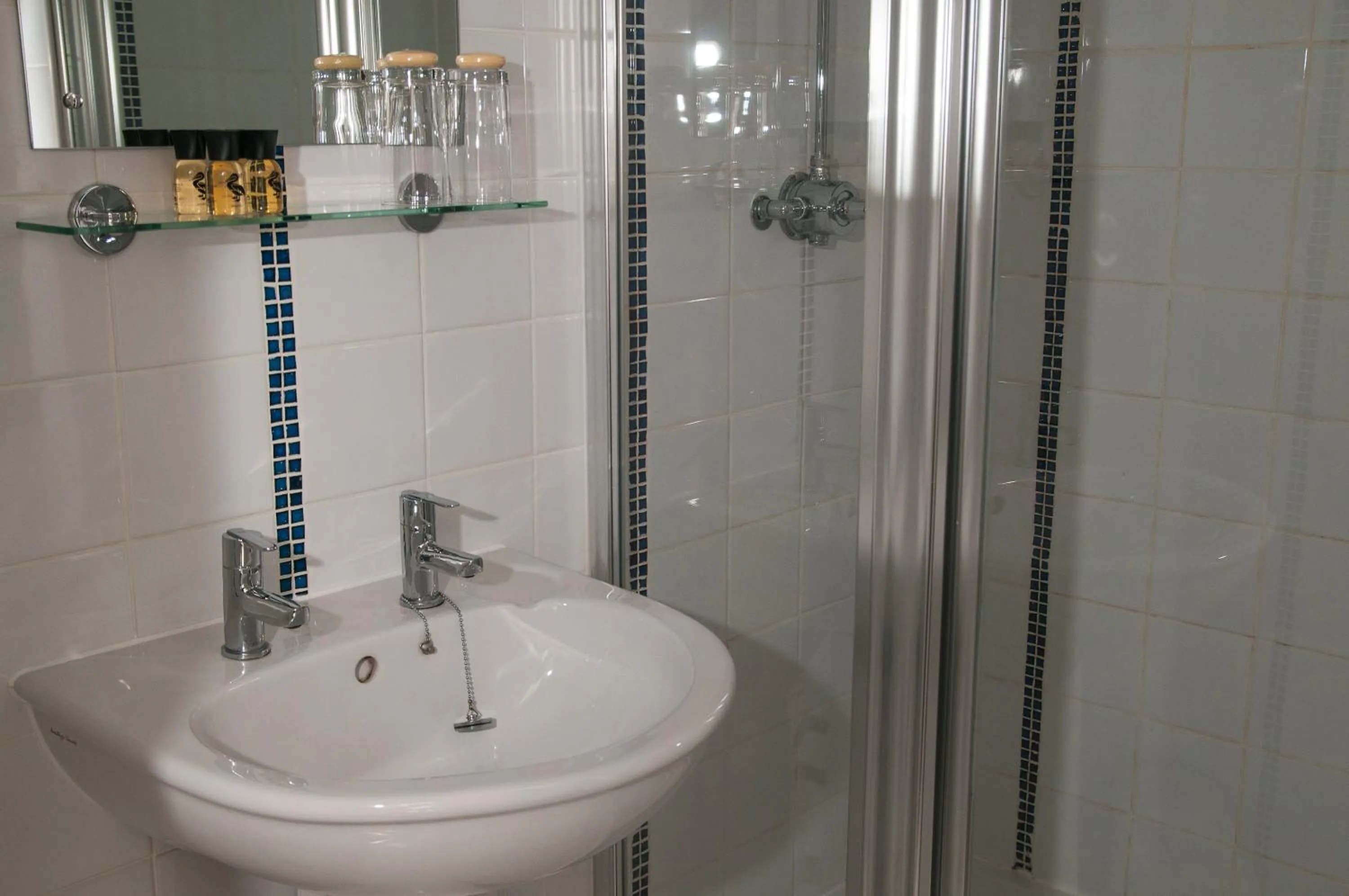 Bathroom in Clarence Court Hotel