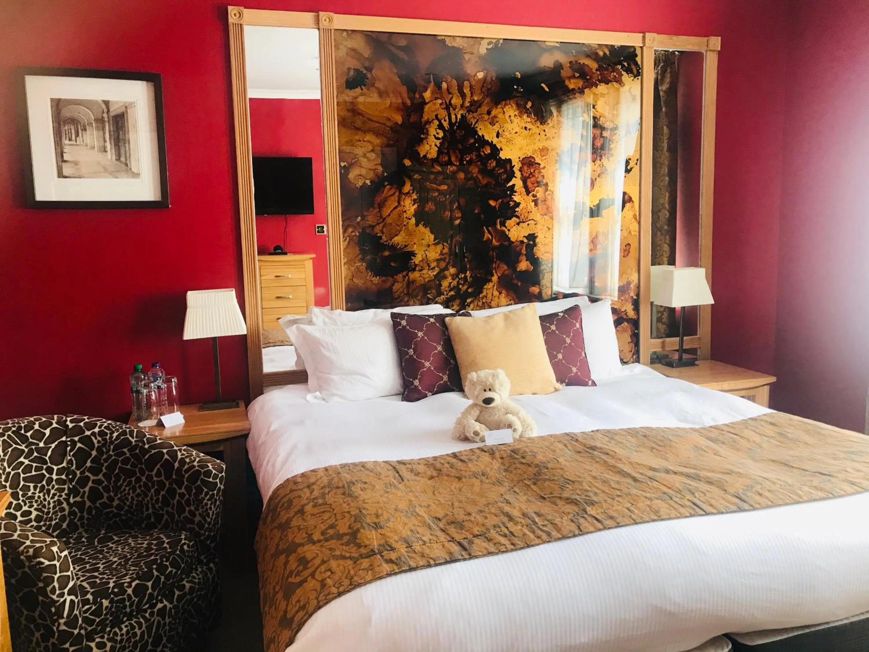 Bedroom, Bed in Clarence Court Hotel