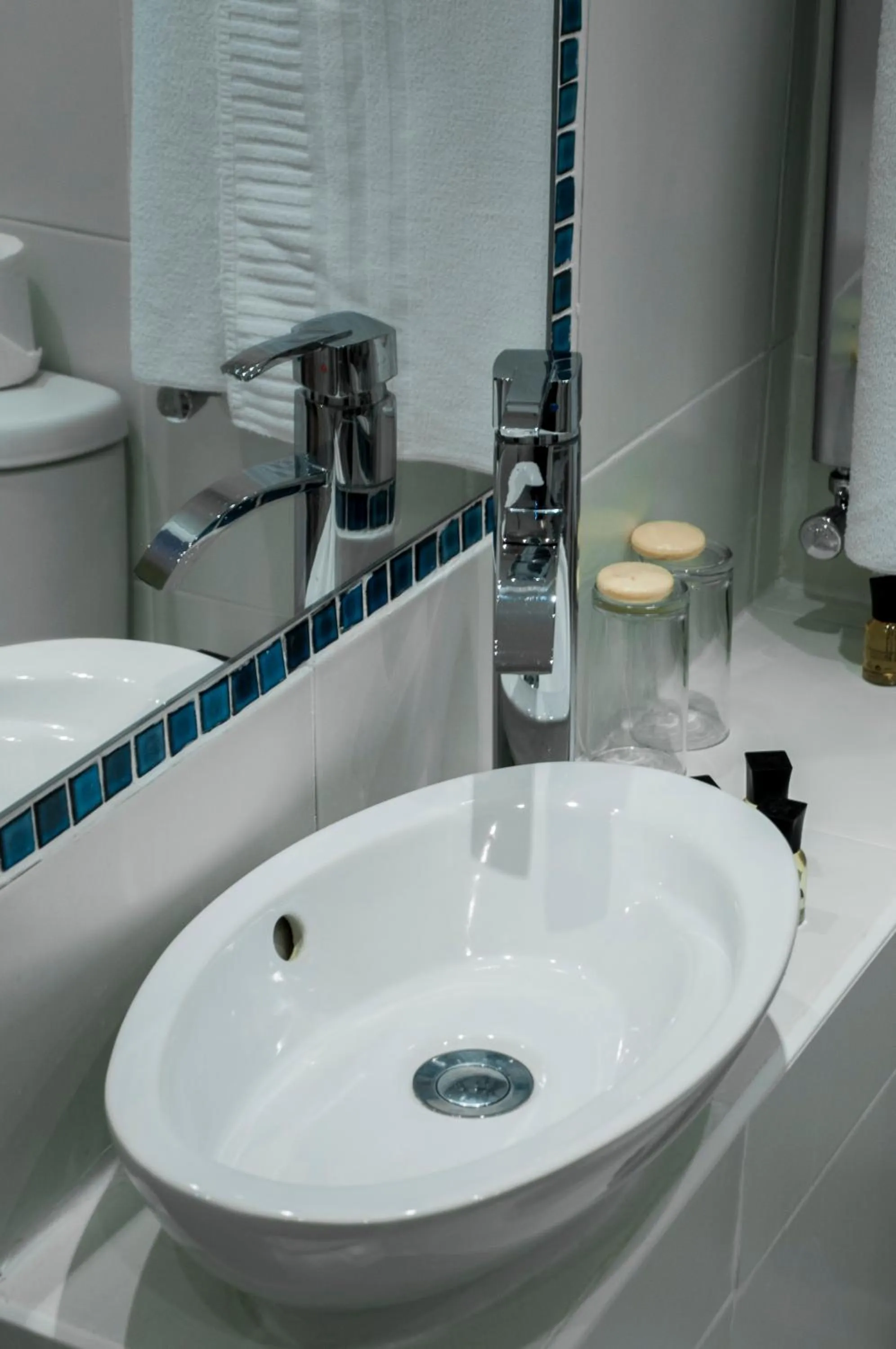 Bathroom in Clarence Court Hotel