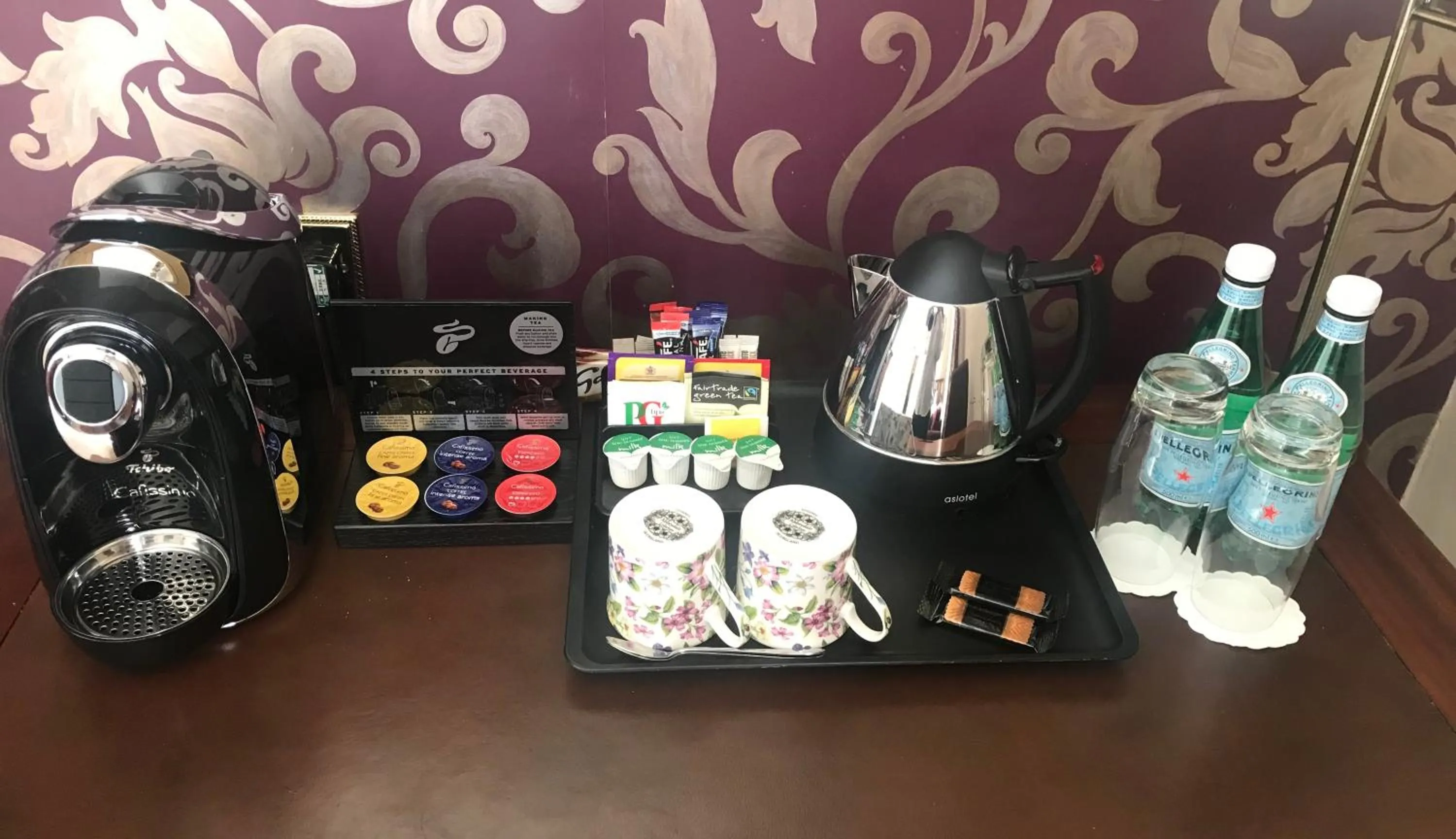 Coffee/tea facilities in Clarence Court Hotel