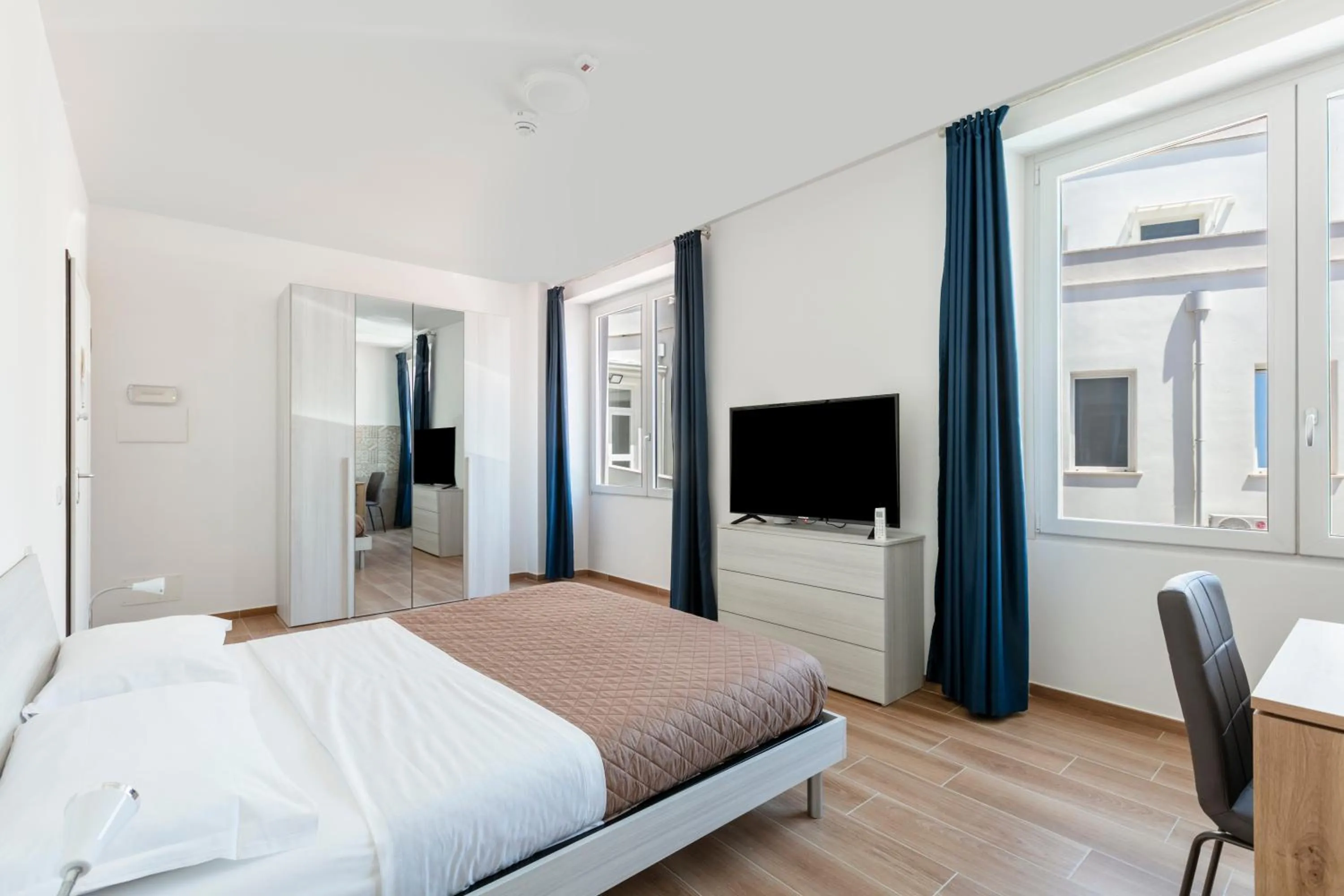 Communal lounge/ TV room, Bed in Residence Torvaianica