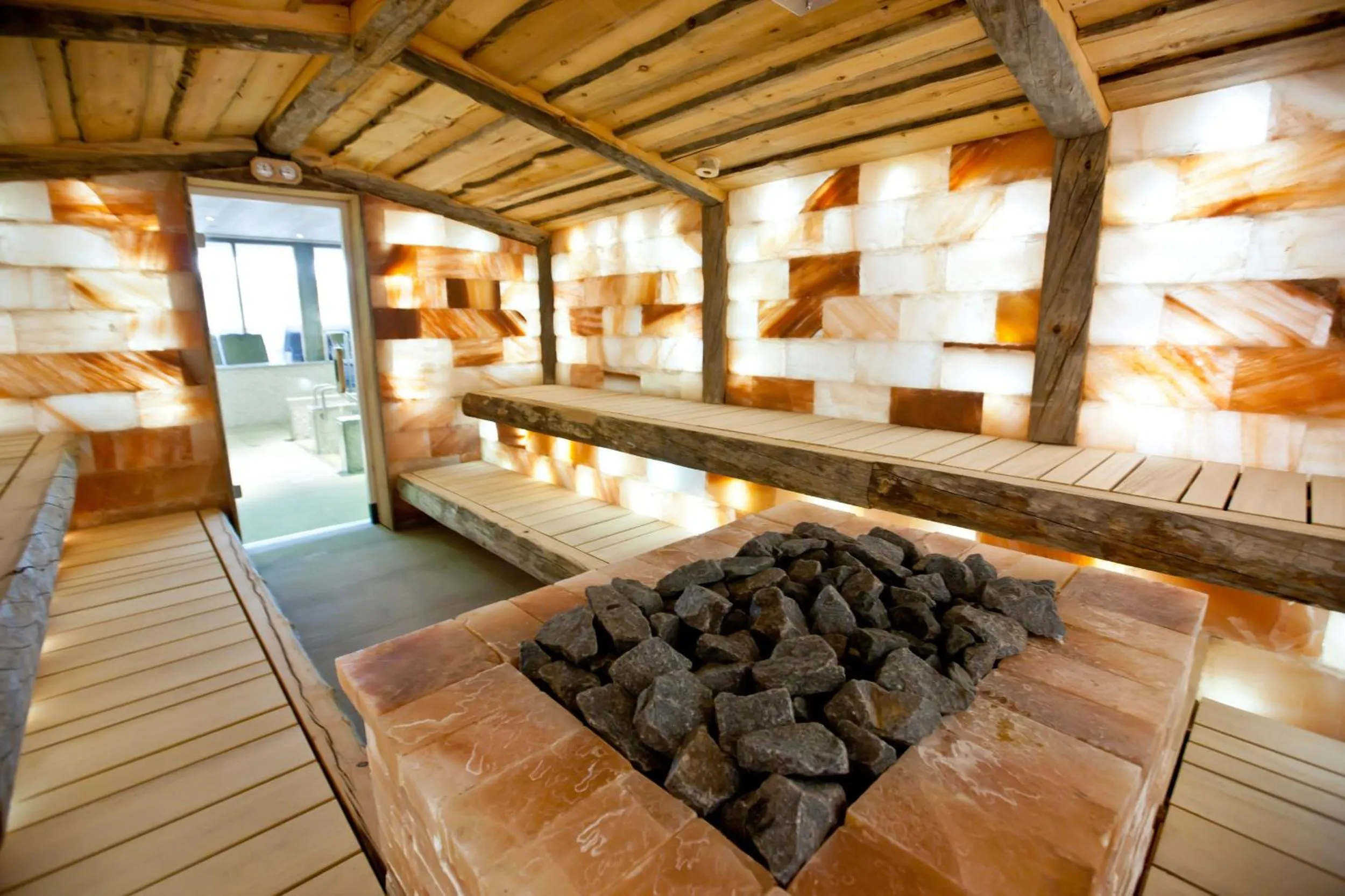 Hot Spring Bath in WestCord Strandhotel Seeduyn