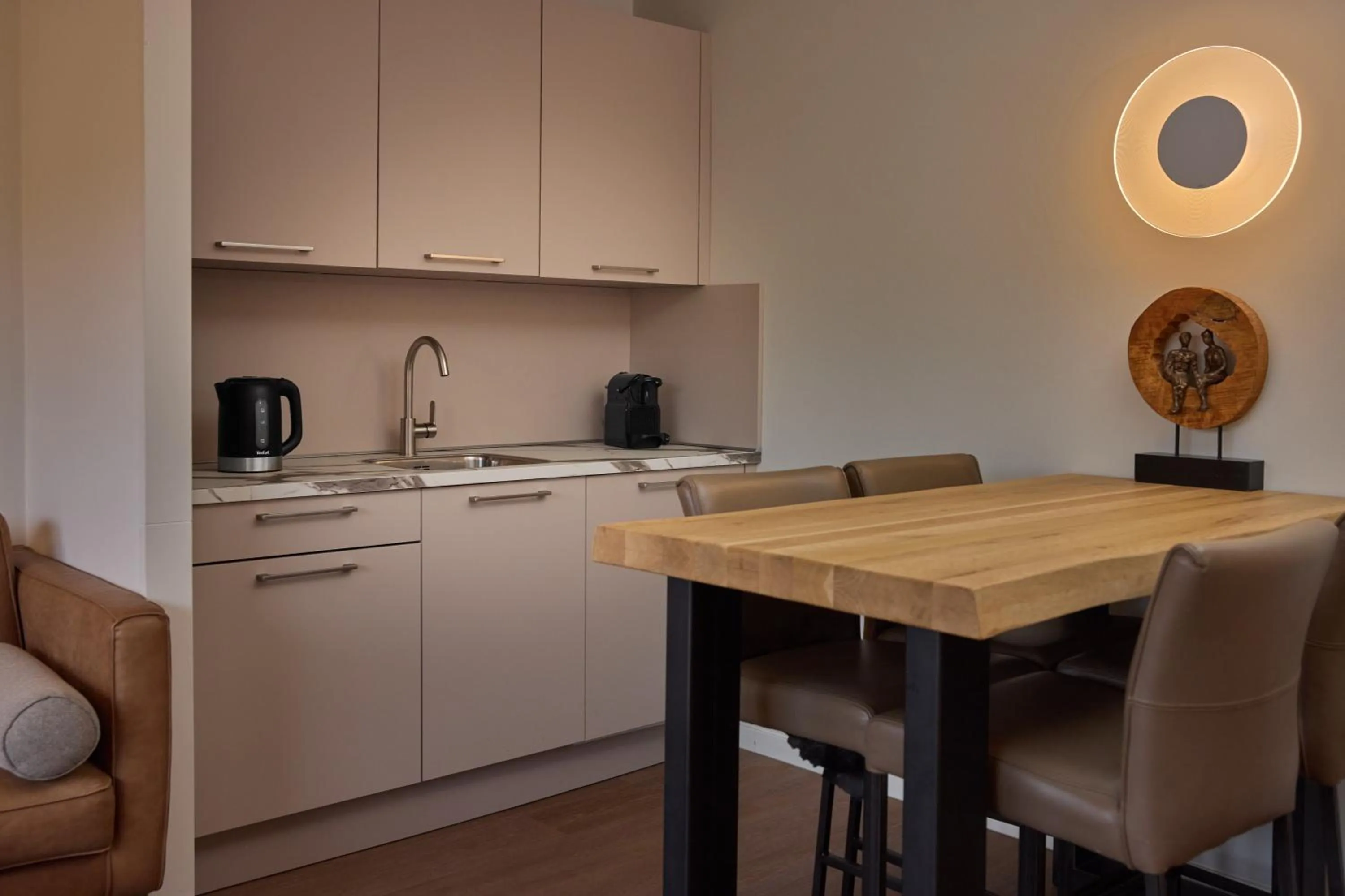 Kitchen or kitchenette in WestCord Strandhotel Seeduyn