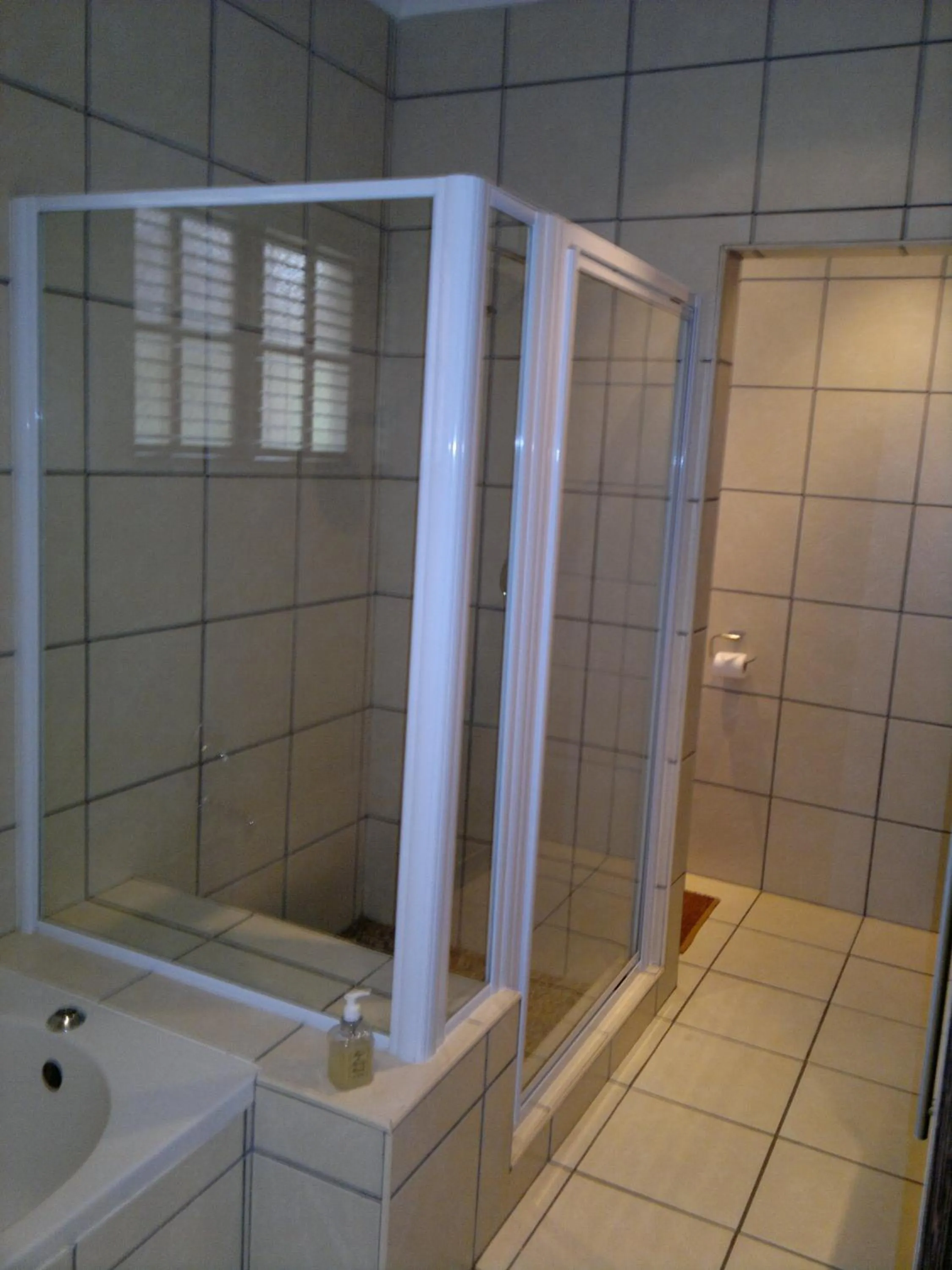 Bathroom in Oasis Shanti Backpackers