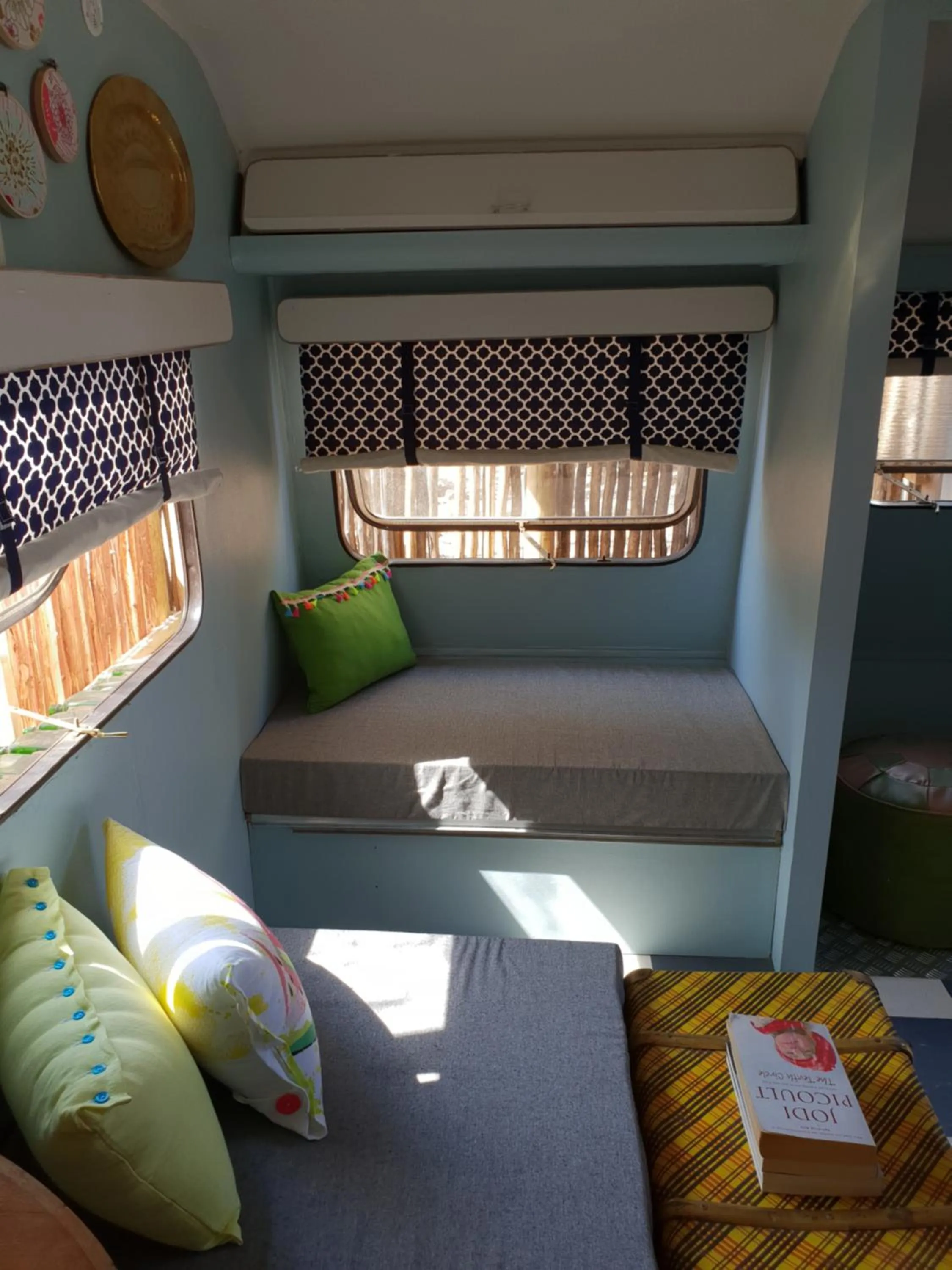 Living room, Bed in Oasis Shanti Backpackers