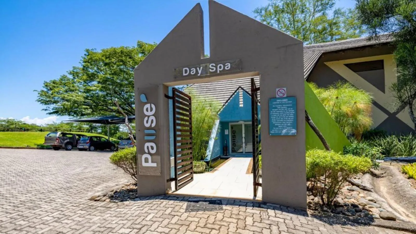 Facade/entrance in Sanbonani Hotel