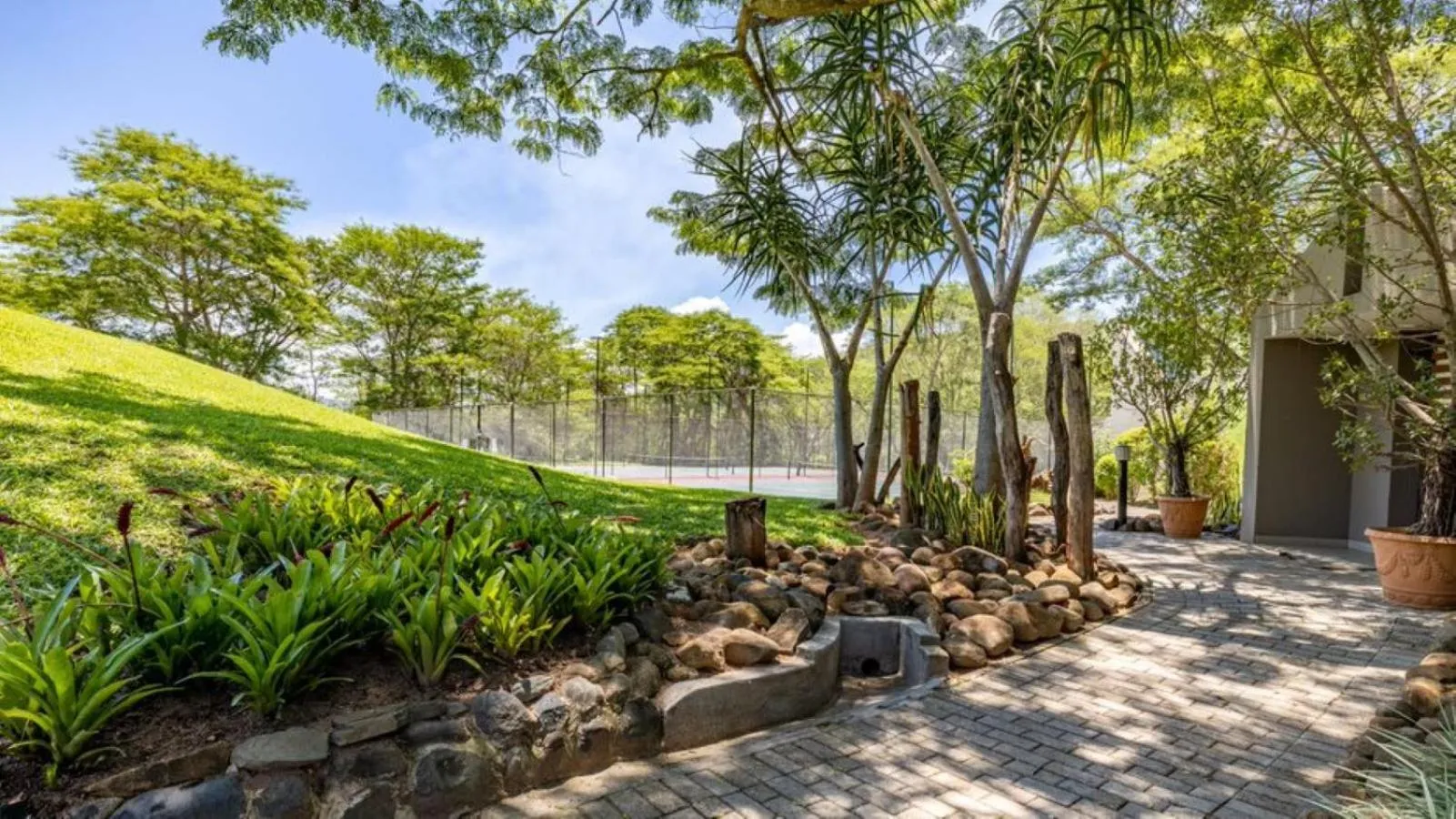 Tennis court in Sanbonani Hotel