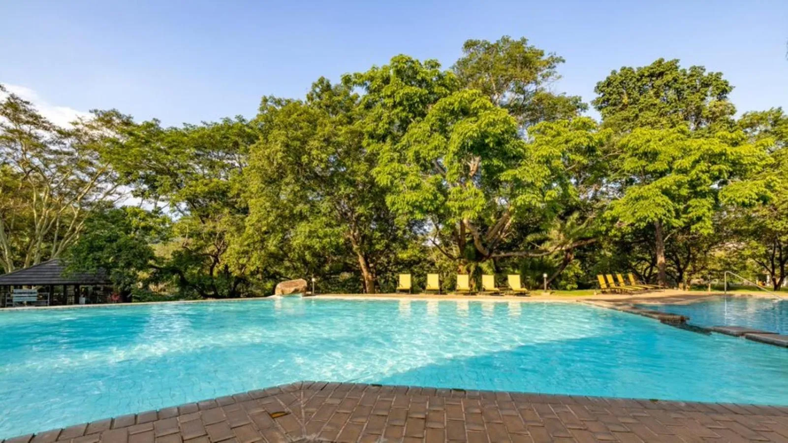 Swimming pool in Sanbonani Hotel