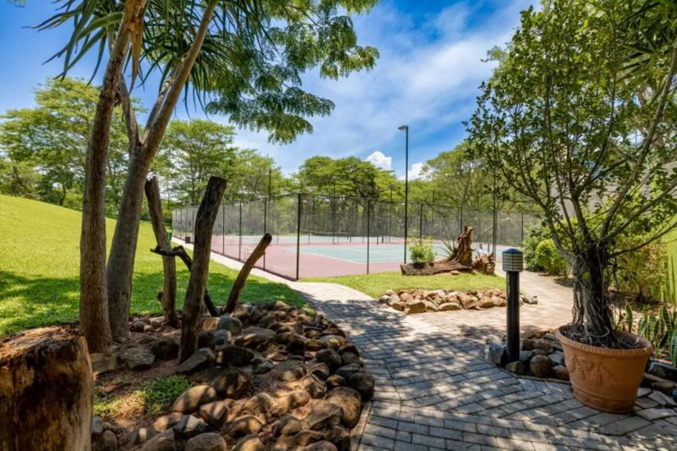 Tennis court in Sanbonani Hotel