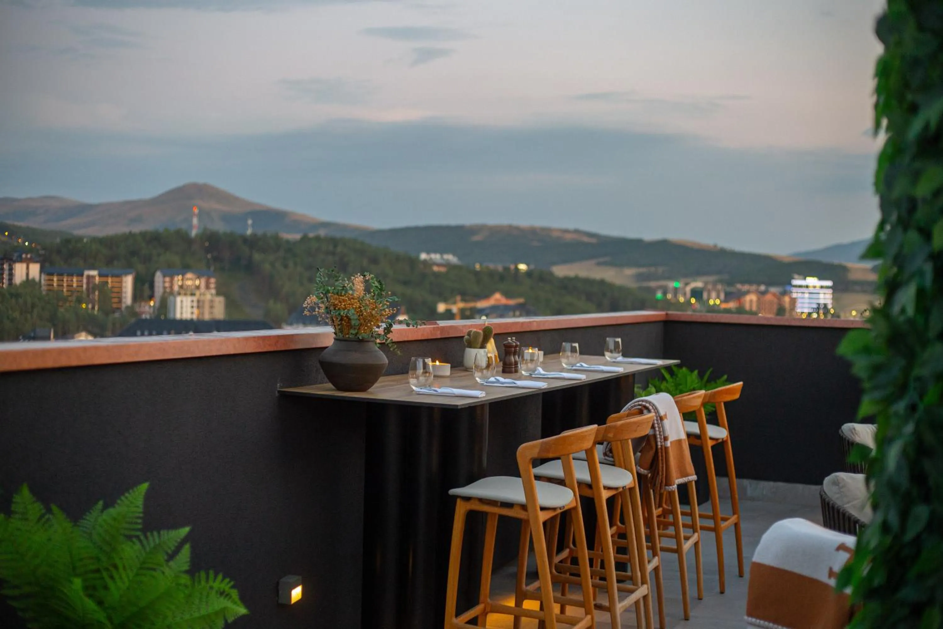 Restaurant/places to eat in Bor Hotel by Karisma