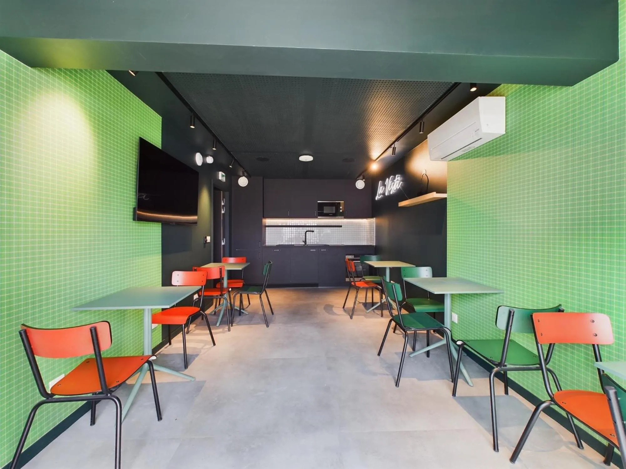 Communal lounge/ TV room in Hife Gentilly Paris Sud Porte d'Italie