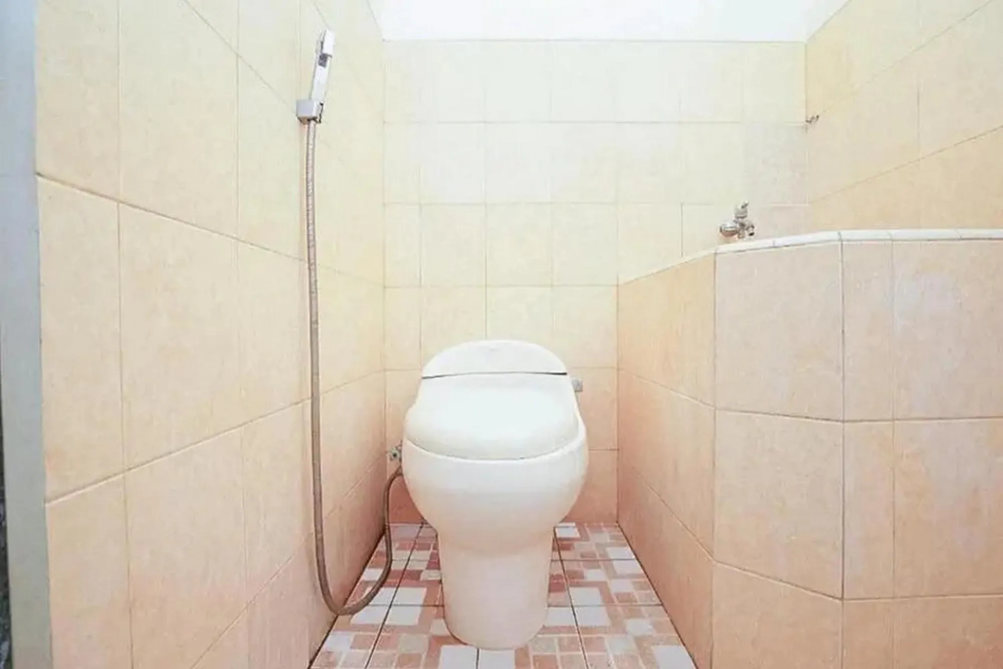 Shower in Penginapan Sinar Harapan near GOR Mastrip Probolinggo