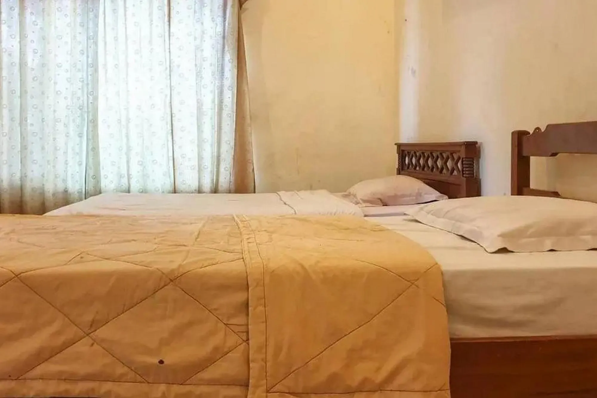 Bed in Penginapan Sinar Harapan near GOR Mastrip Probolinggo