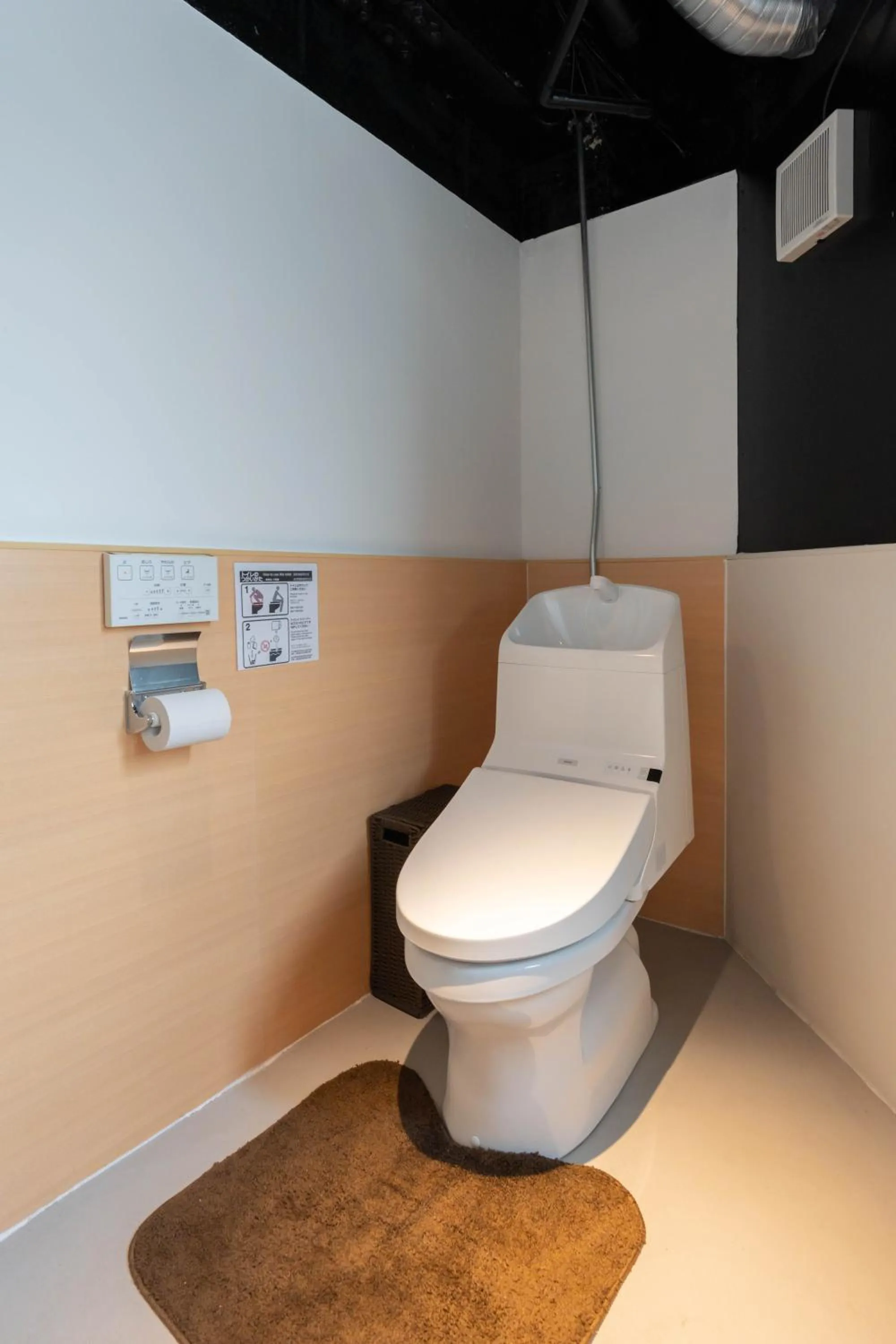 Toilet in U.HOUSE