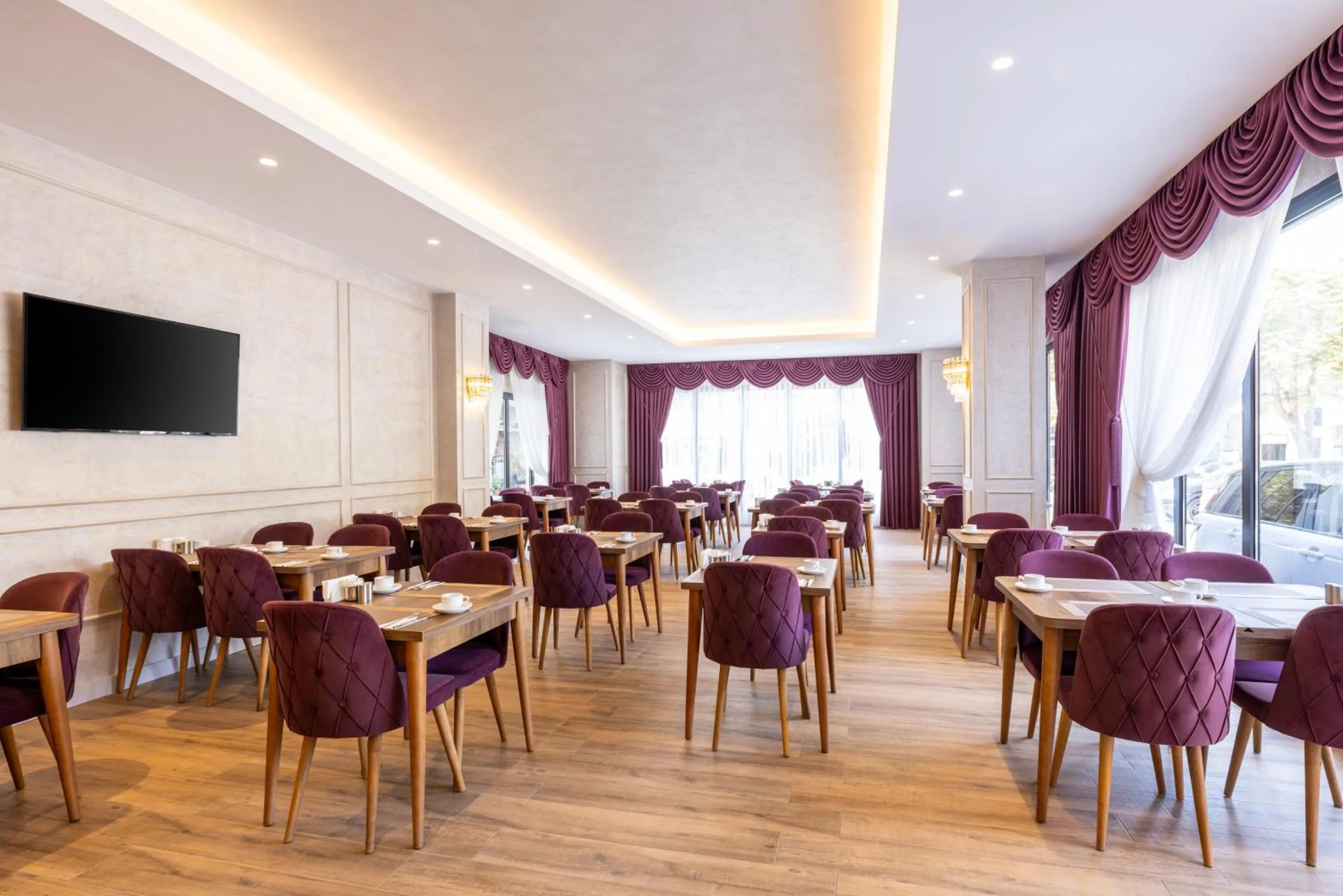 Restaurant/places to eat in Carina Gold Hotel And Restaurant