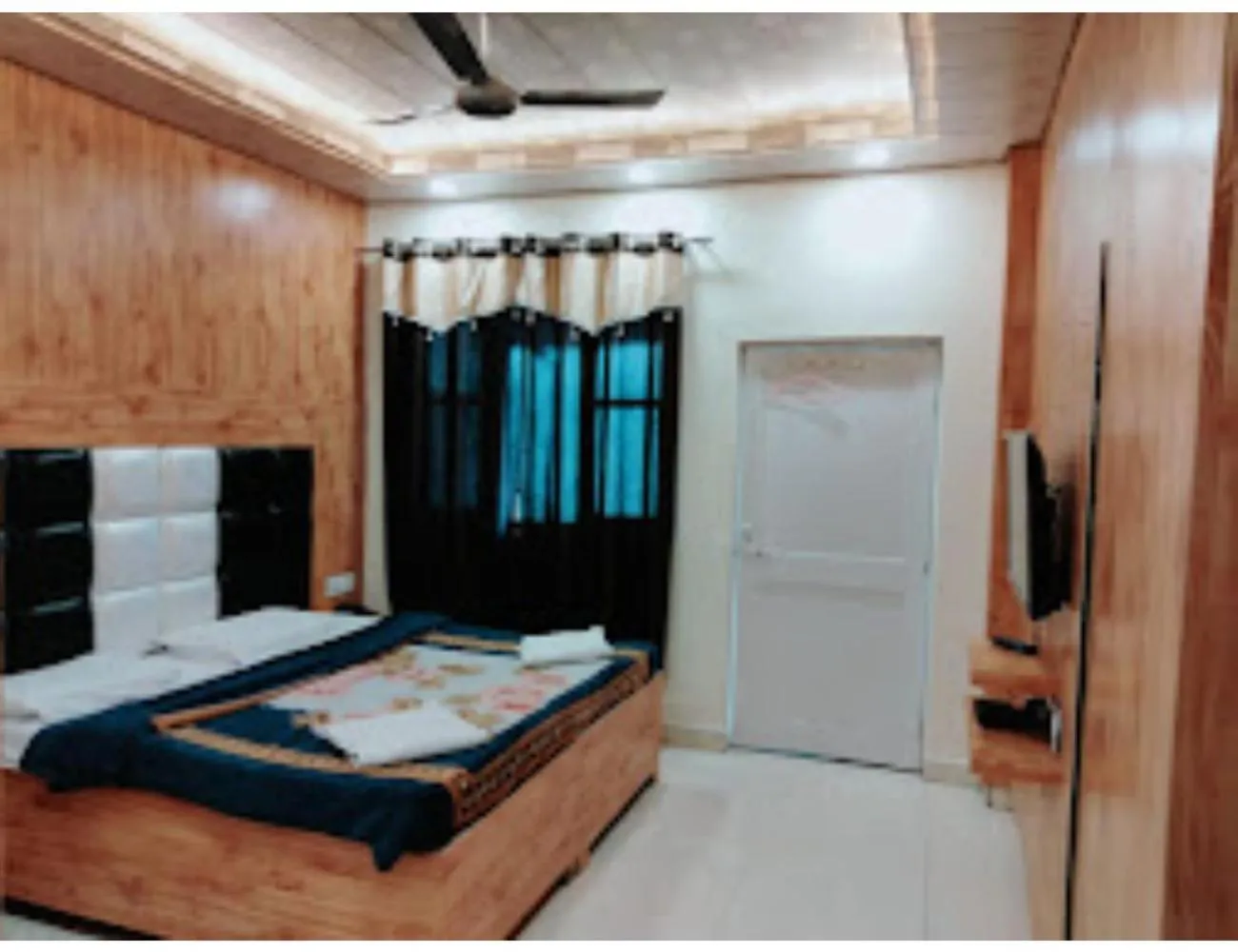 Bed in Shining Star Resort, Khajjiar