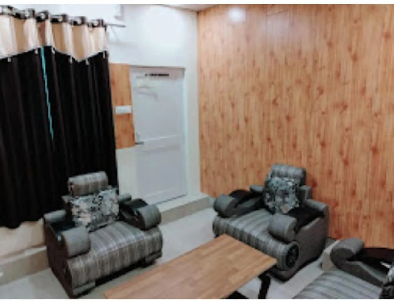 Living room in Shining Star Resort, Khajjiar