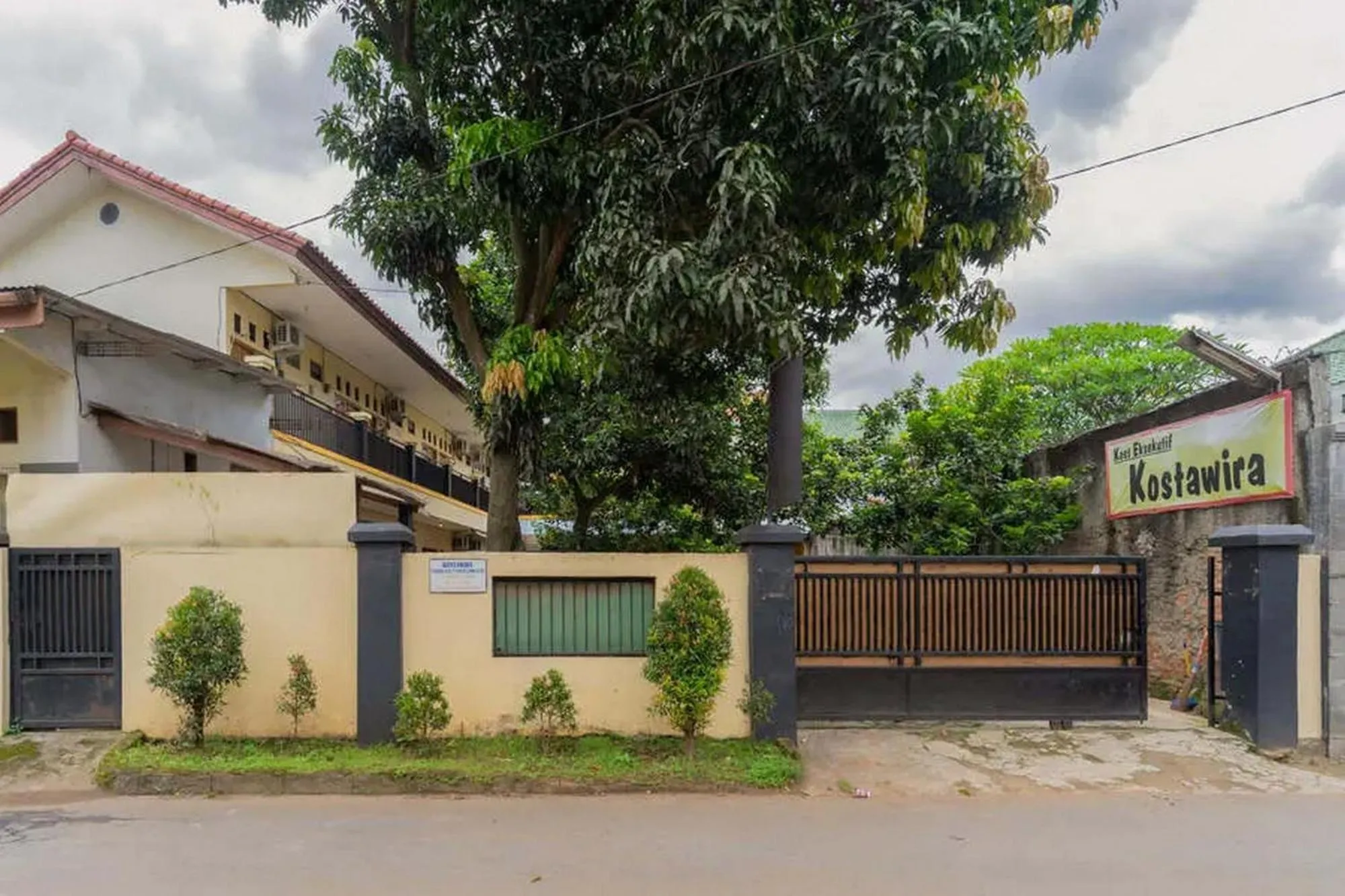 Property building in Kostawira Syariah Bintaro Mitra RedDoorz