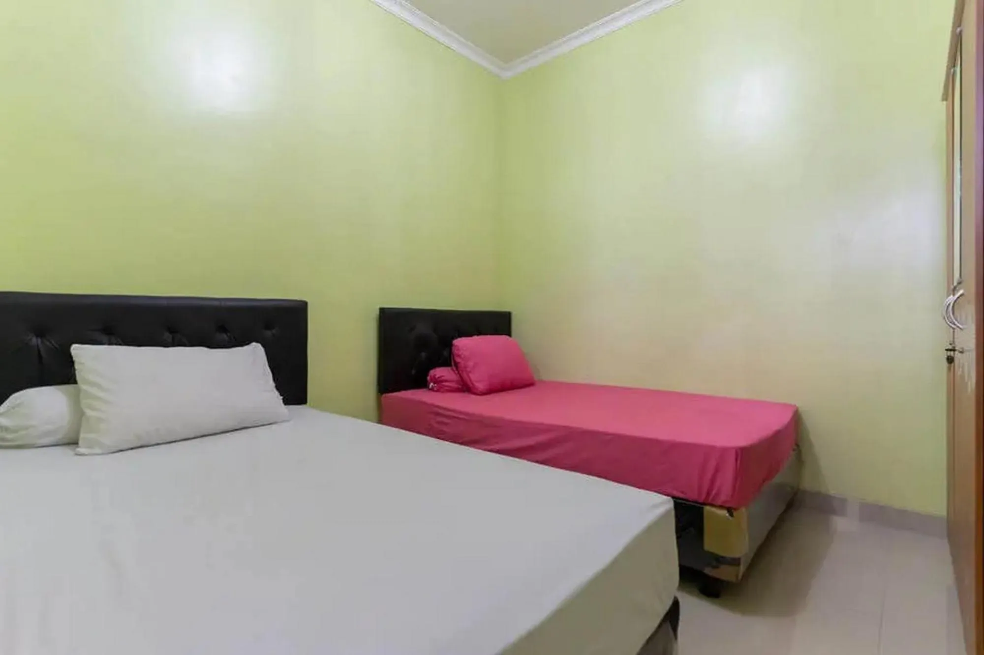 Bed in Kostawira Syariah Bintaro Mitra RedDoorz
