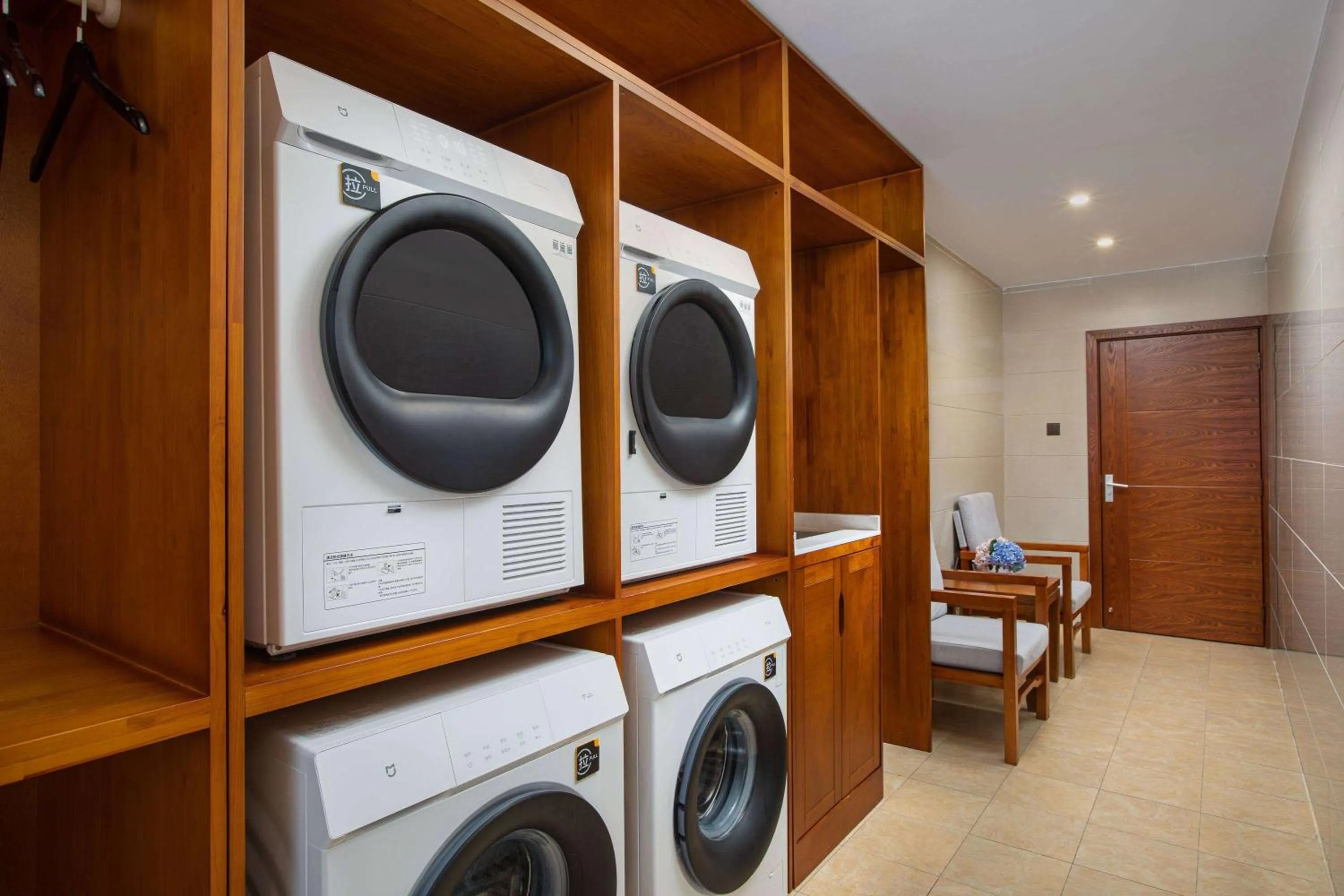 On site, TV/Entertainment Center in Days Hotel by Wyndham Dali High-speed Railway Station