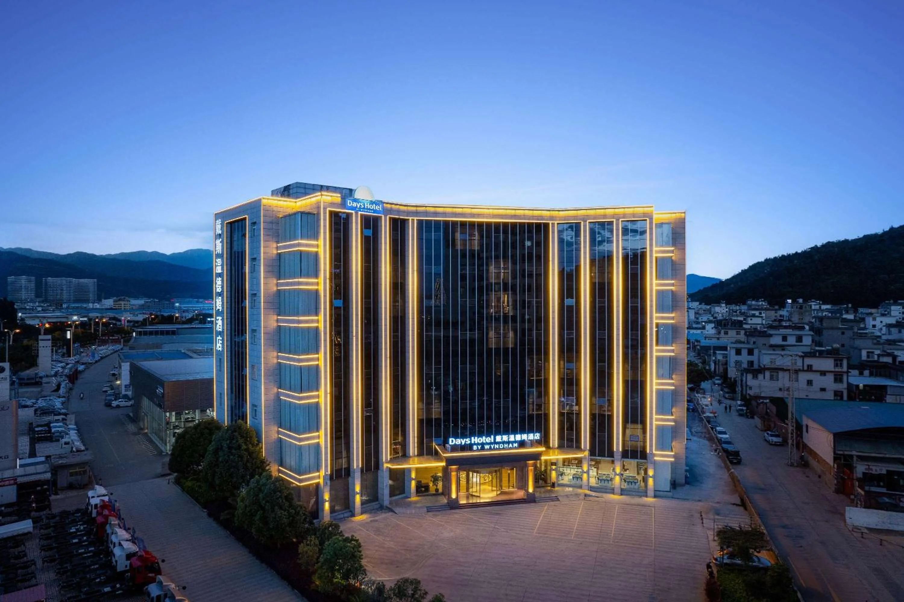 Property Building in Days Hotel by Wyndham Dali High-speed Railway Station