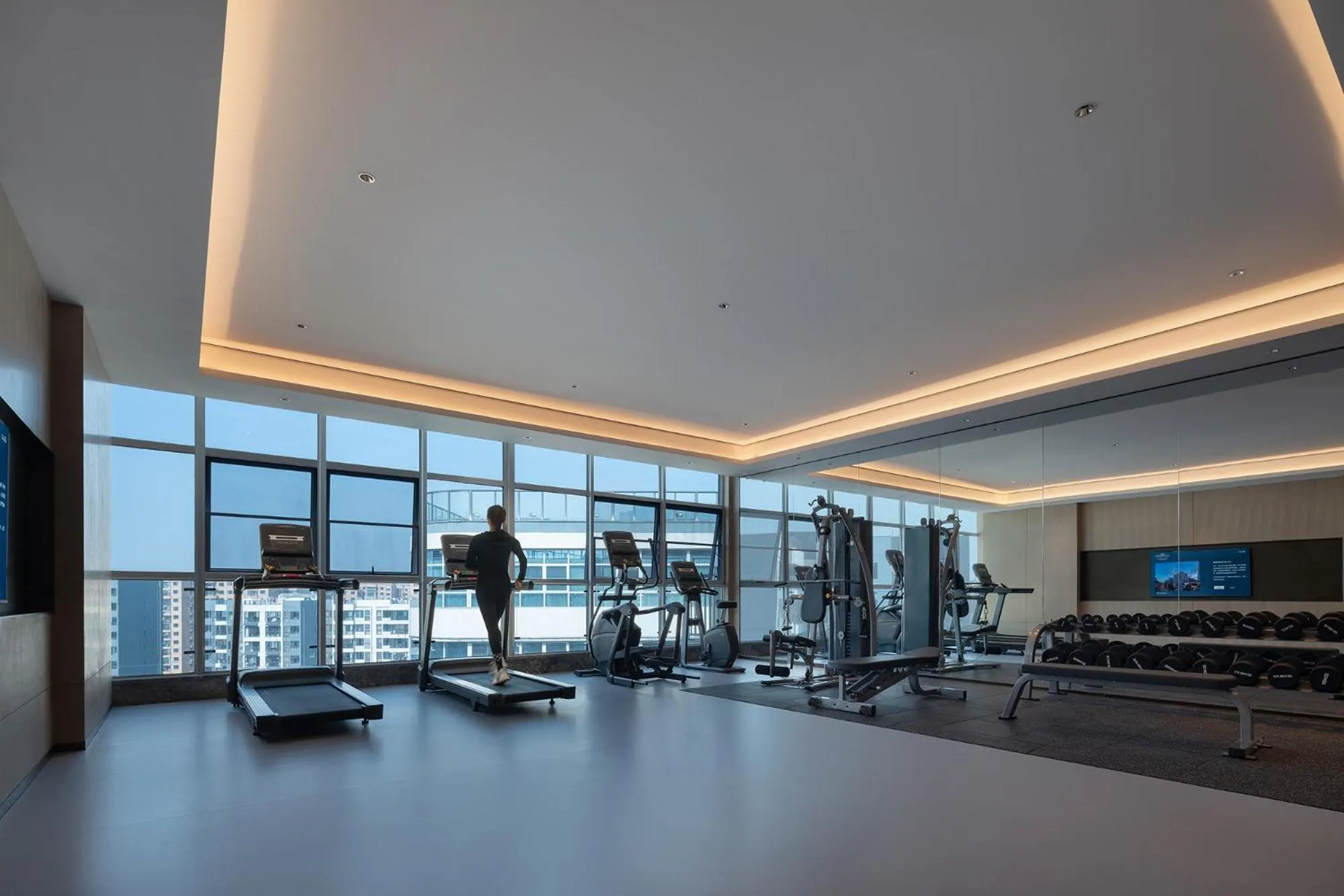 Fitness centre/facilities in Howard Johnson Airport Hotel Changsha