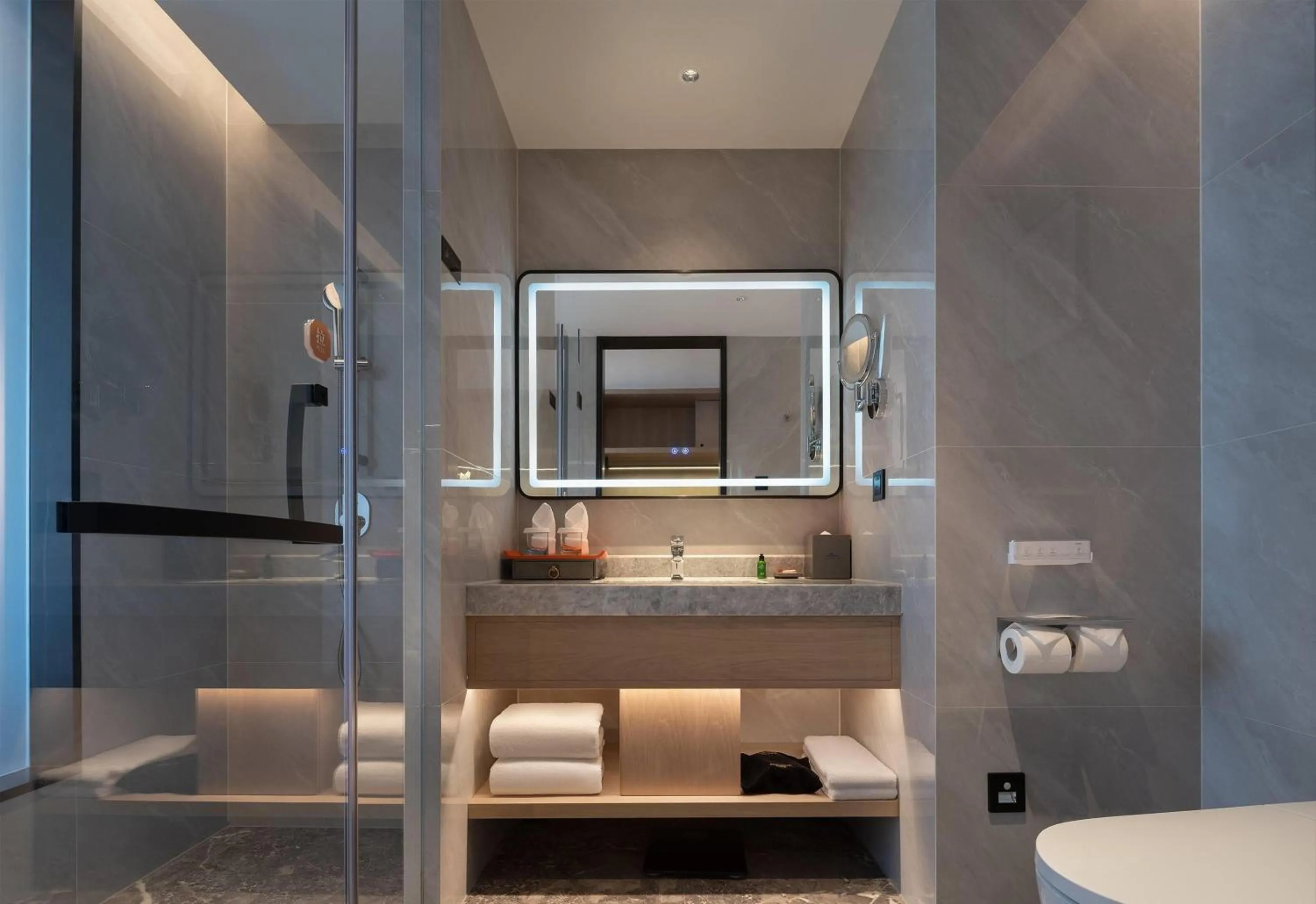 Bathroom in Howard Johnson Airport Hotel Changsha