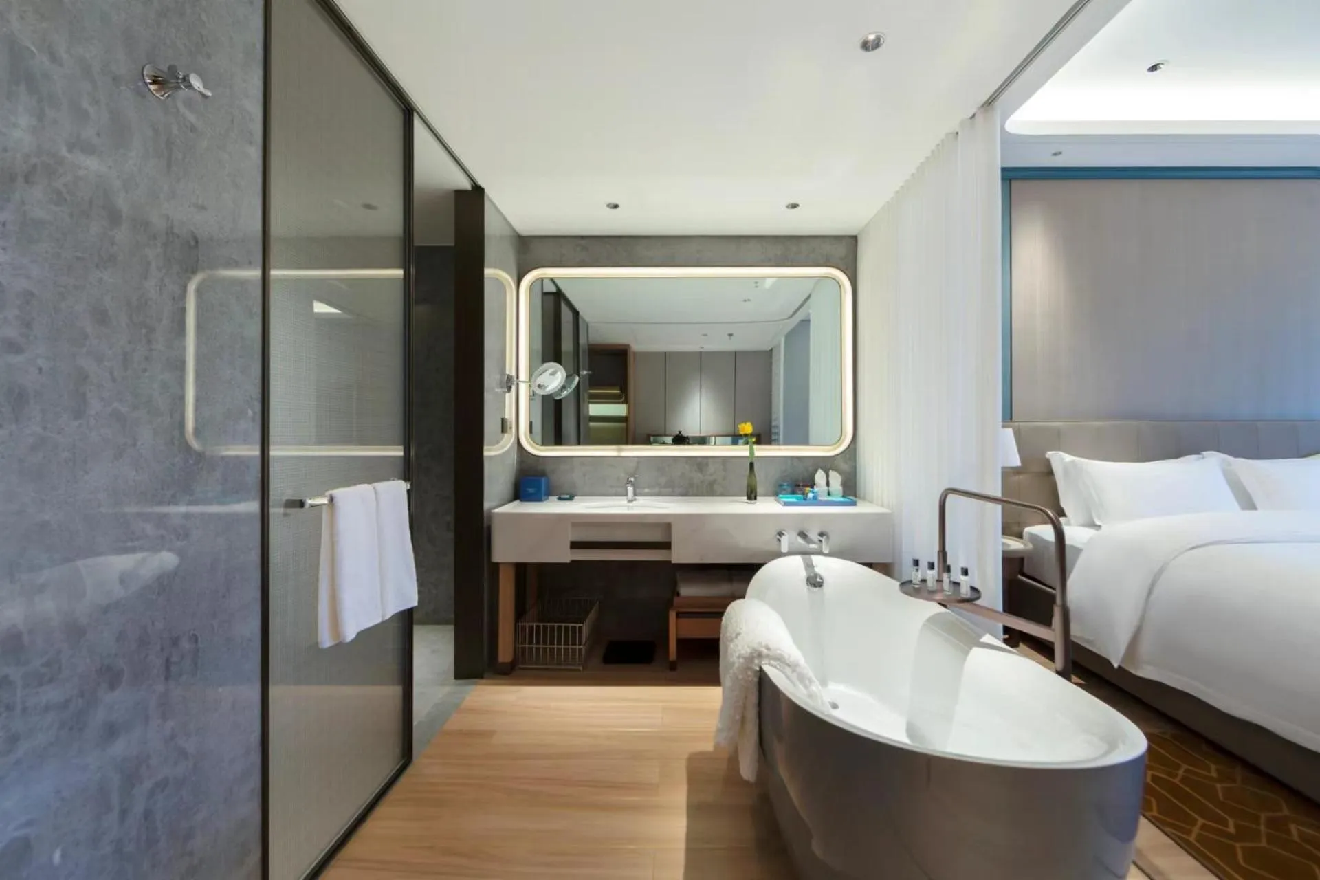 Bathroom in Wyndham Grand Plaza Royale Hot Springs Fenghuang