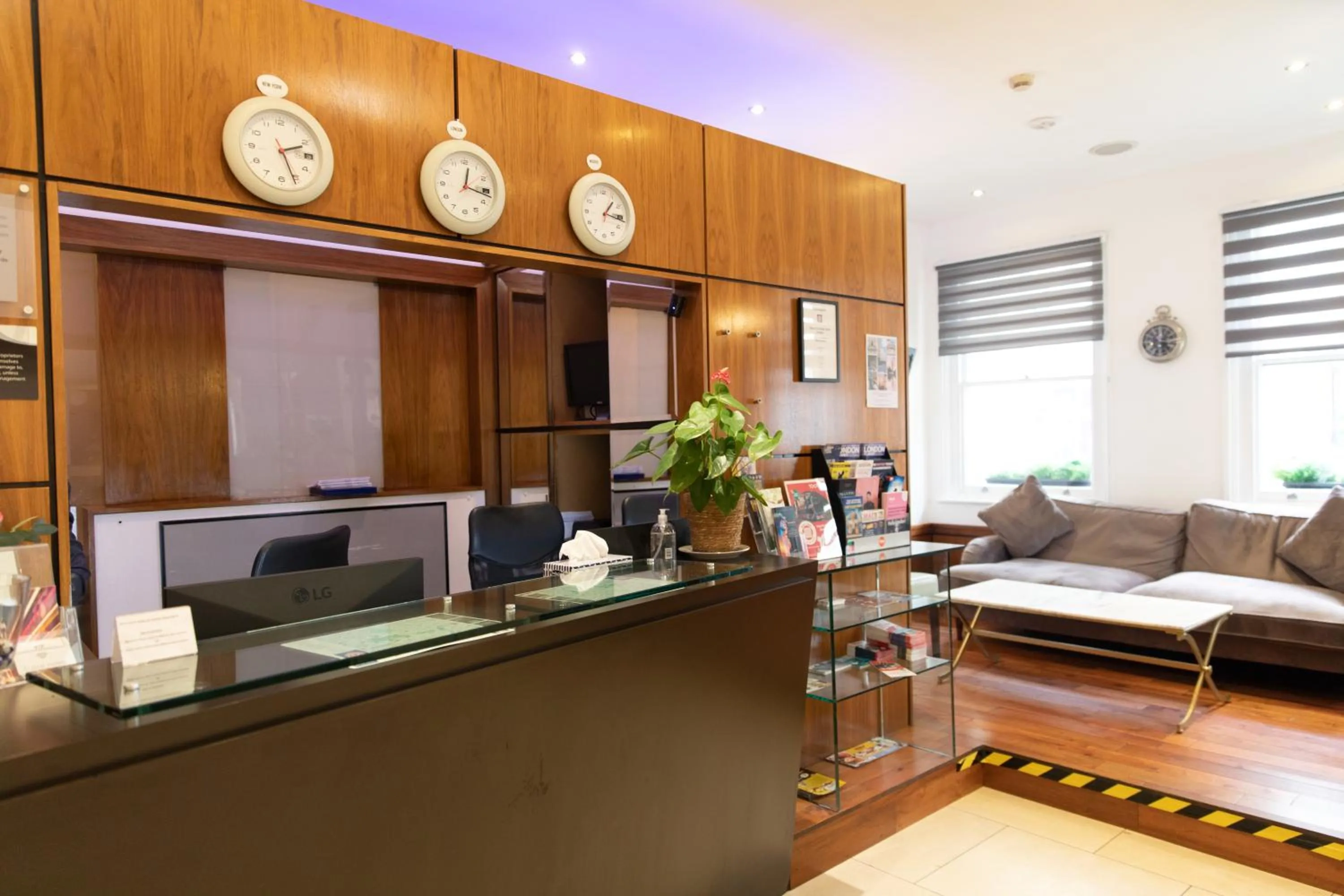 Lobby or reception in Duke Of Leinster Hotel