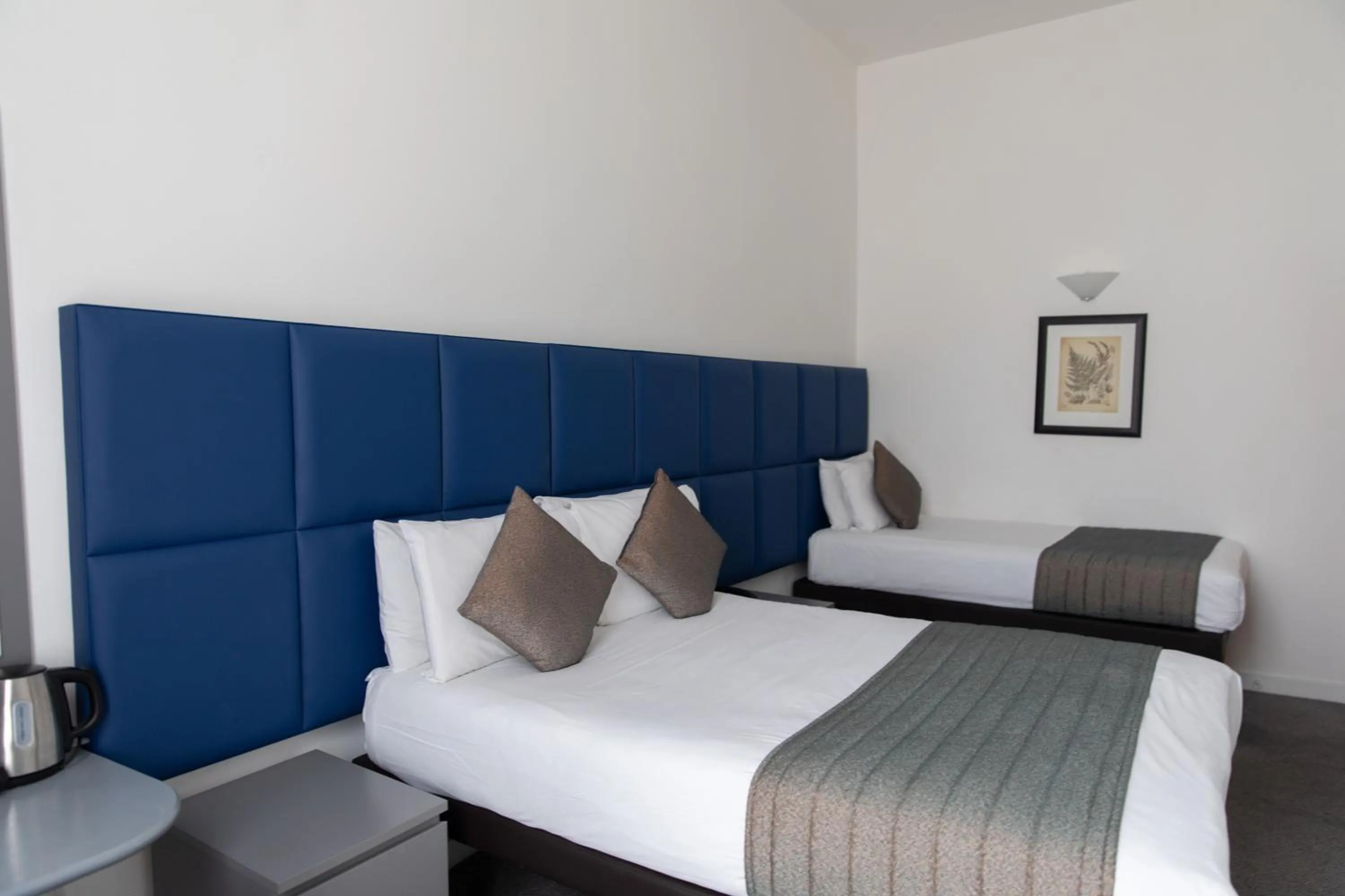 Bedroom, Bed in Duke Of Leinster Hotel