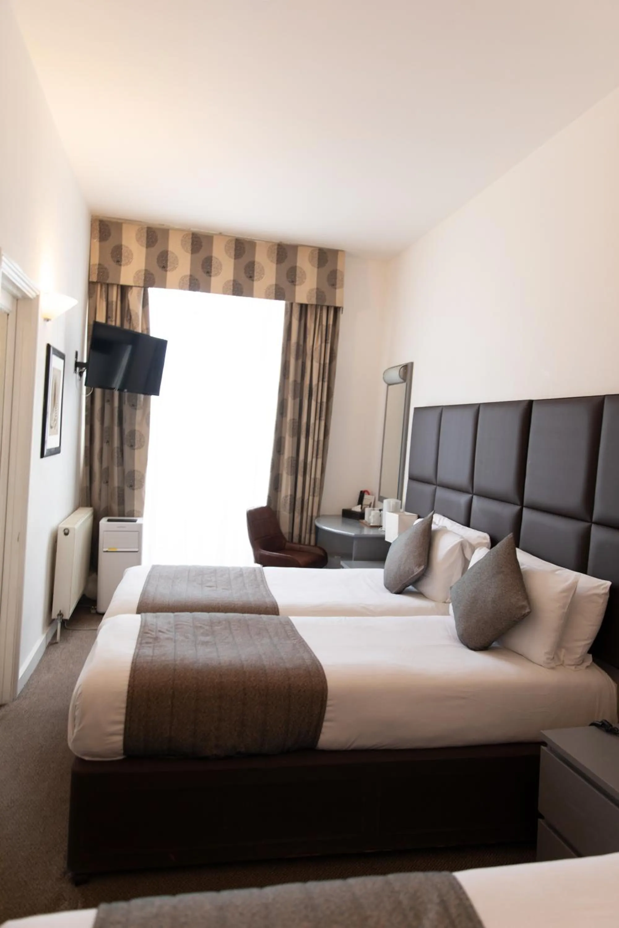 Bed in Duke Of Leinster Hotel