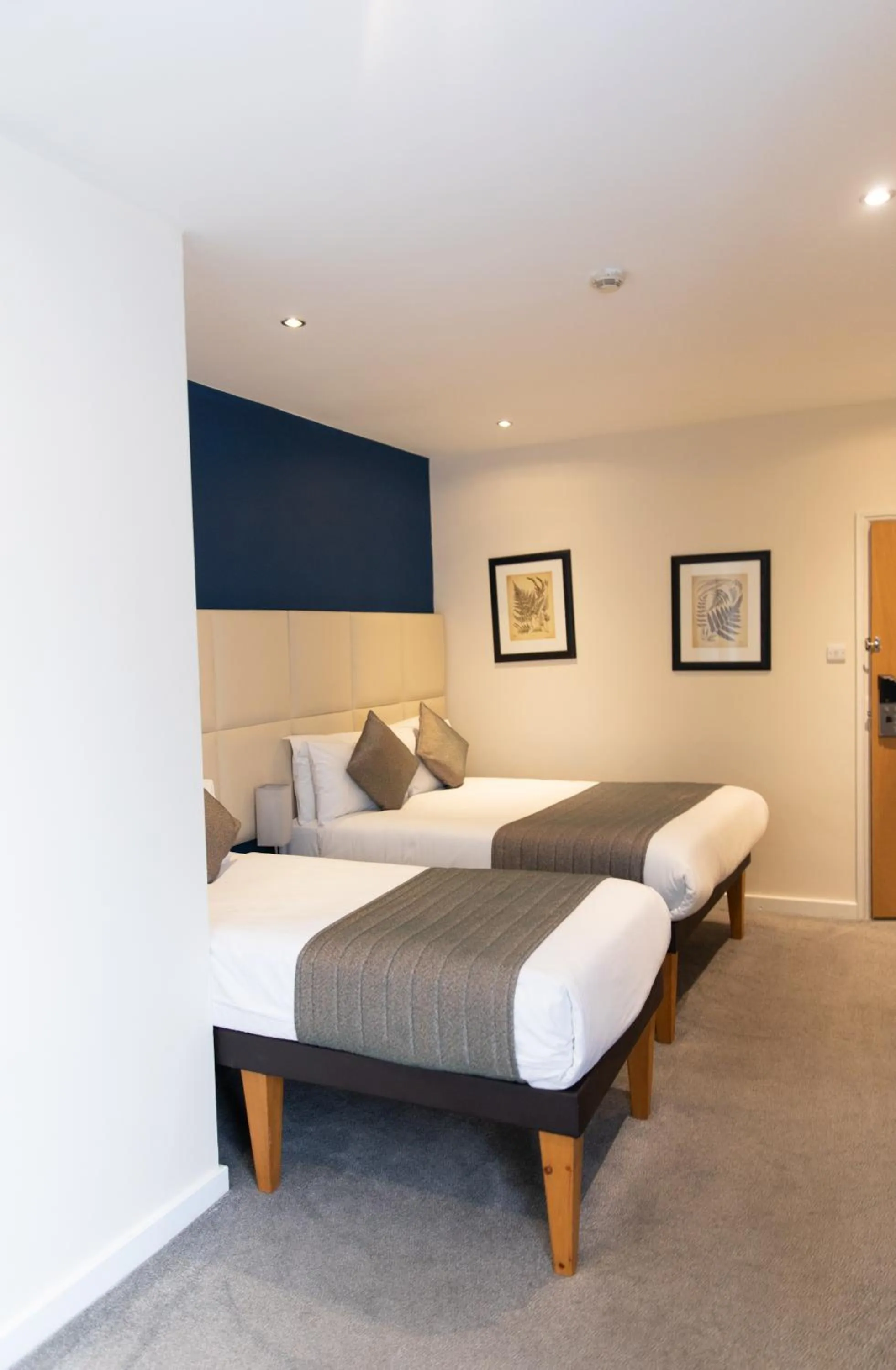 Bedroom, Bed in Duke Of Leinster Hotel