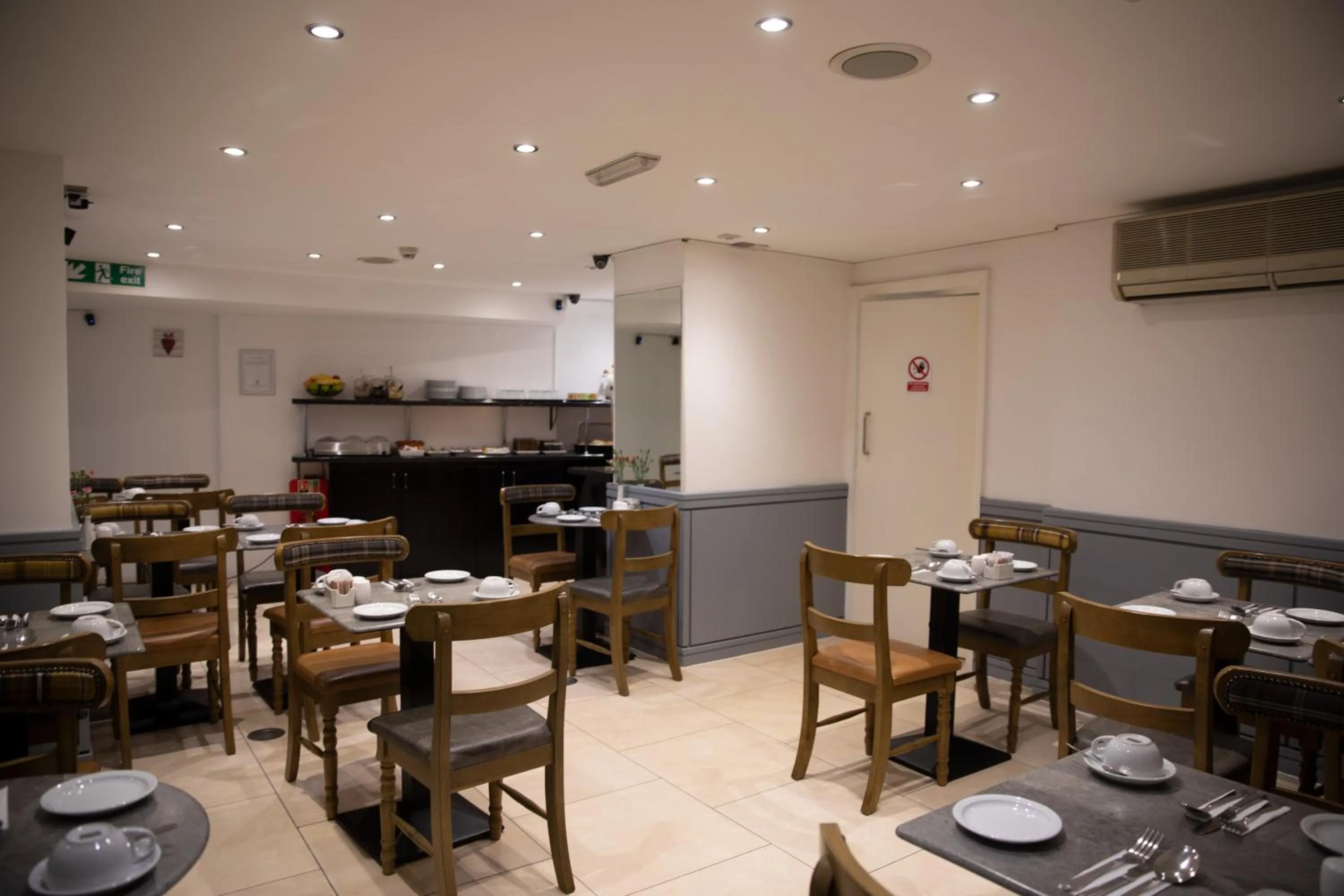 Breakfast in Duke Of Leinster Hotel