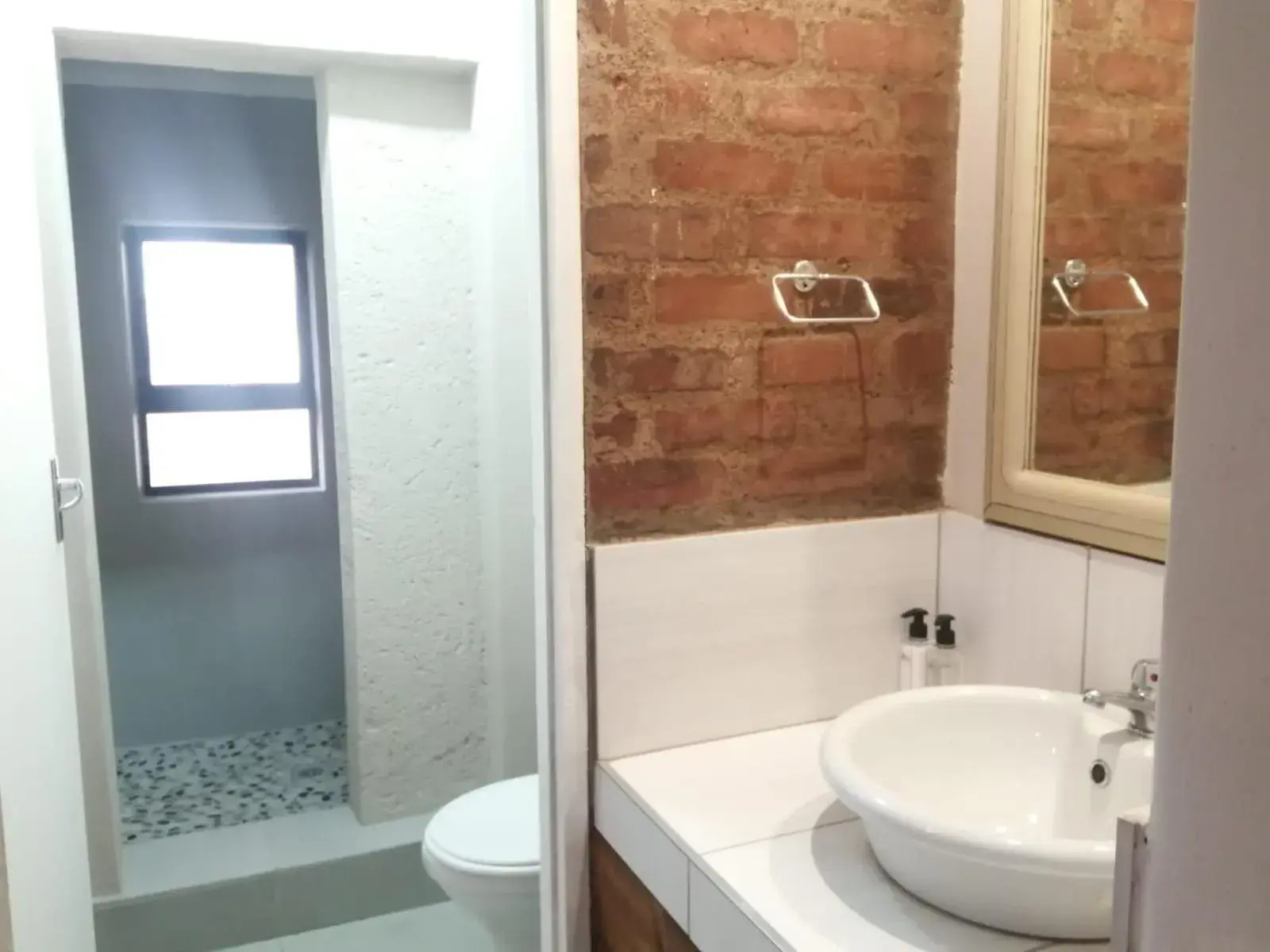 Standard King Room - single occupancy in Zebrina Guest House Standard King Room - single occupancy in Zebrina Guest House