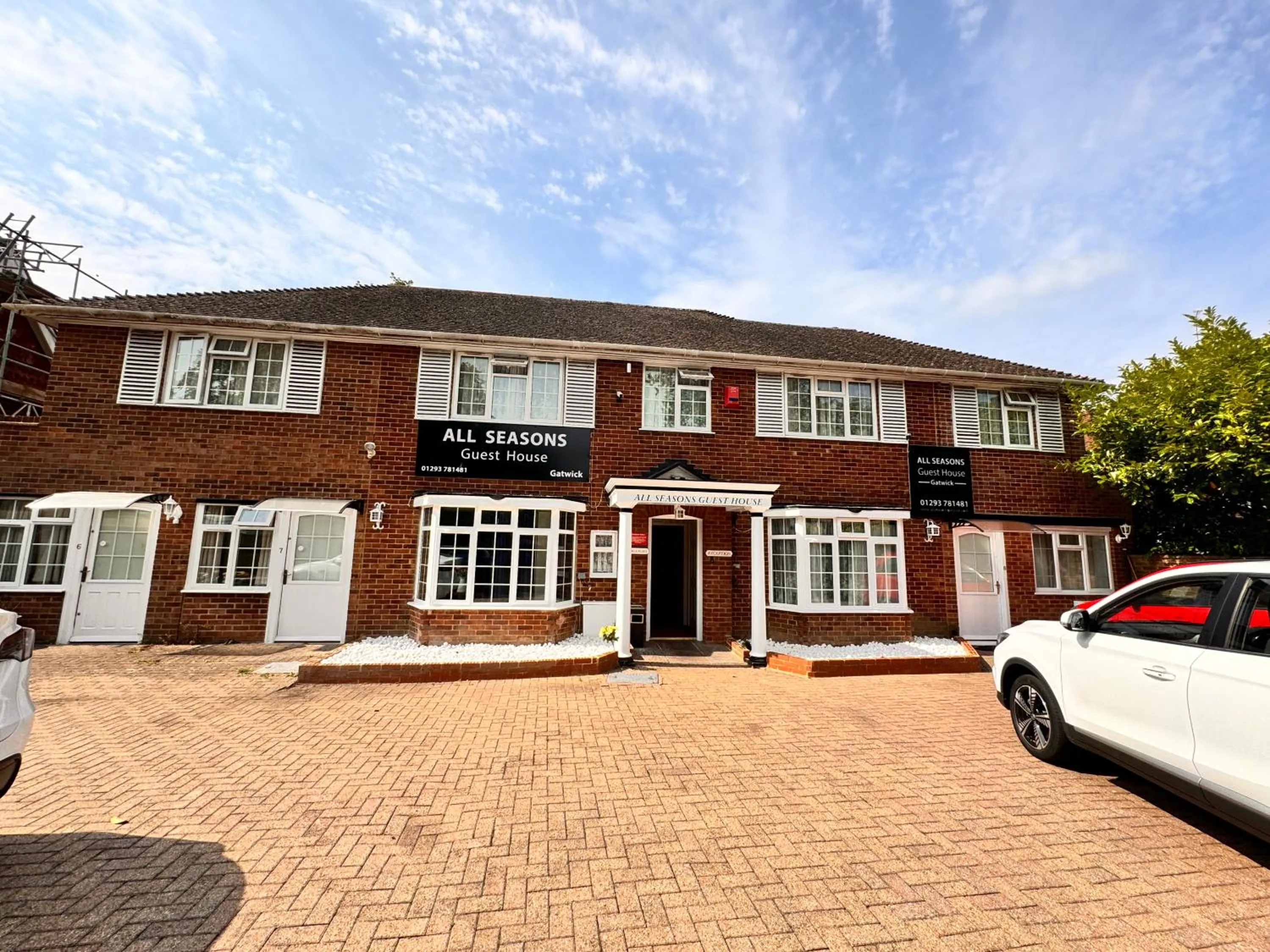 Property building in All Seasons Gatwick Guest House & Parking
