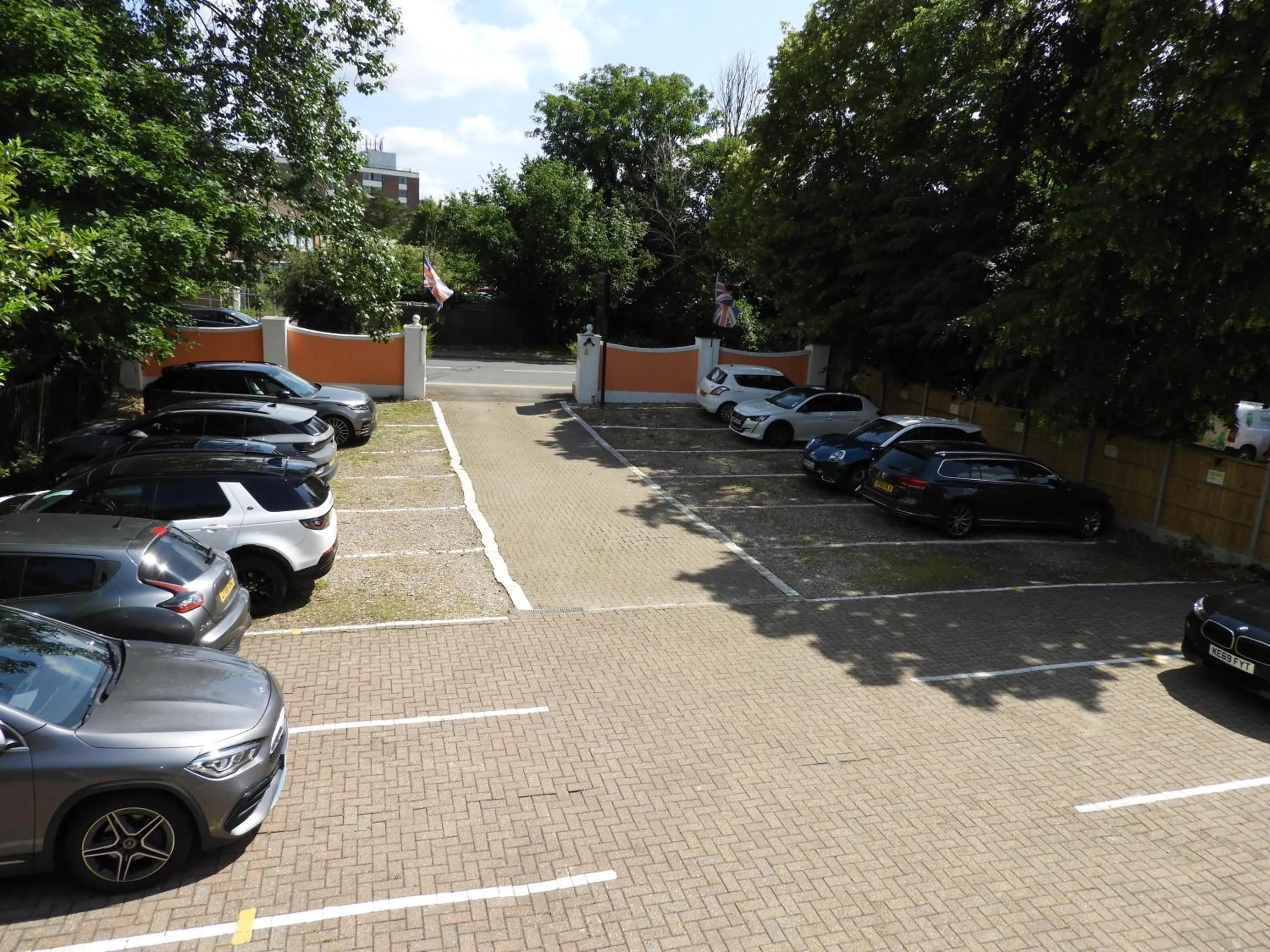 Day in All Seasons Gatwick Guest House & Parking