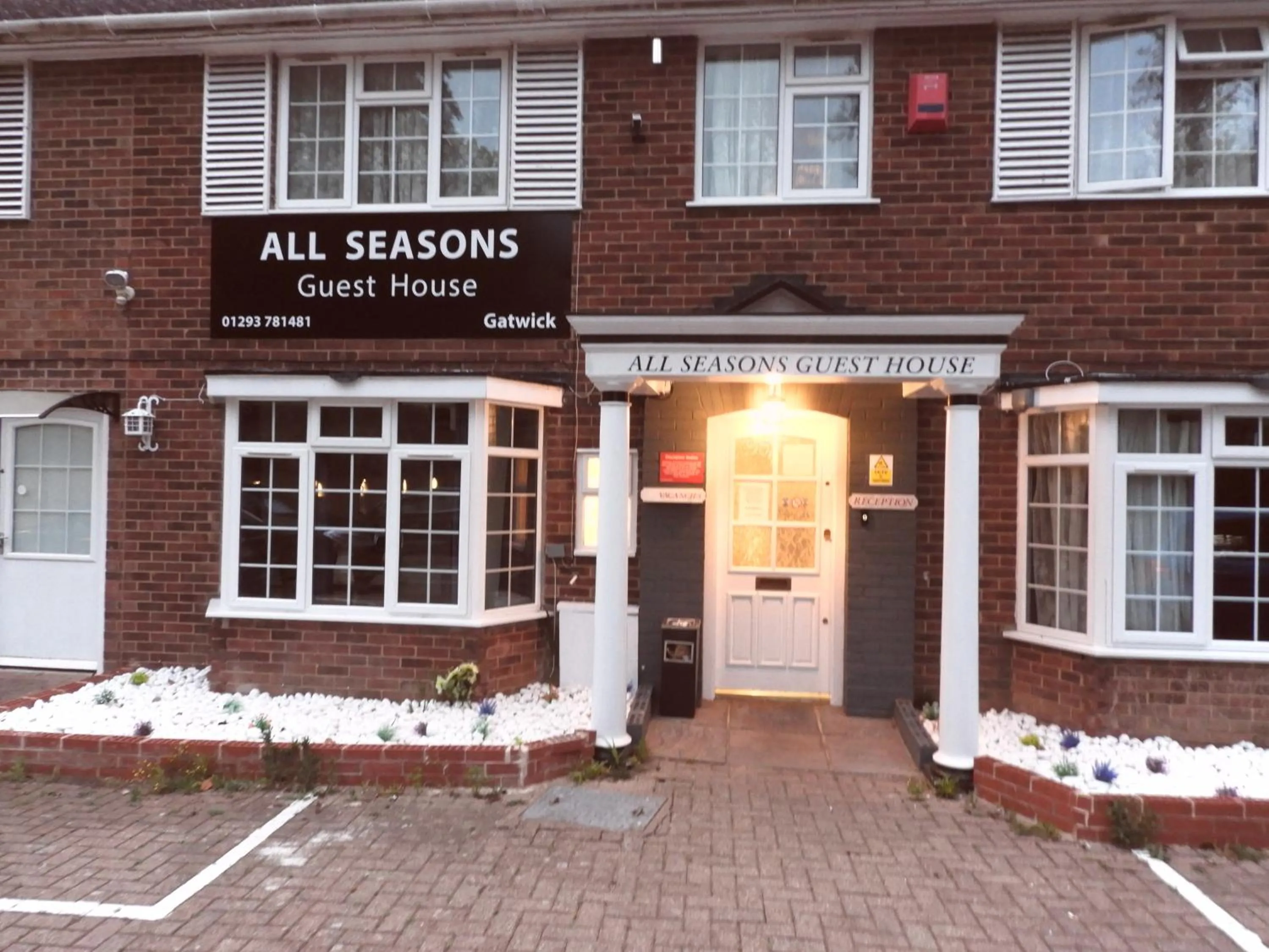 Property building in All Seasons Gatwick Guest House & Parking